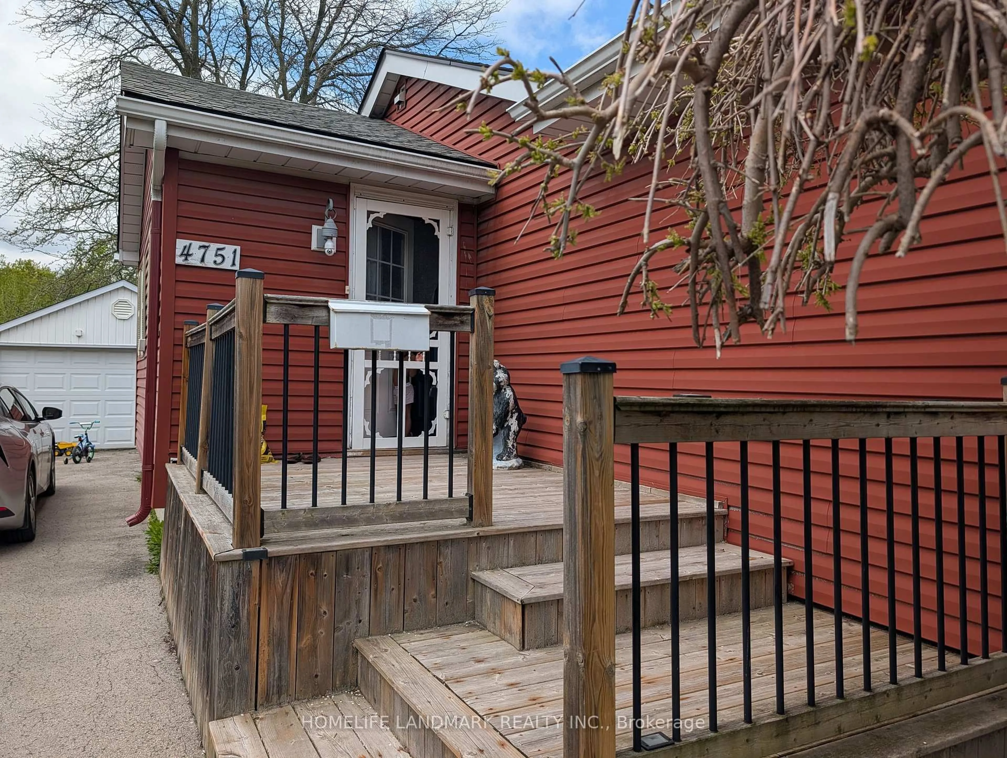 A pic from outside/outdoor area/front of a property/back of a property/a pic from drone, street for 4751 Baldwin Ave, Niagara Falls Ontario L2H 1P1