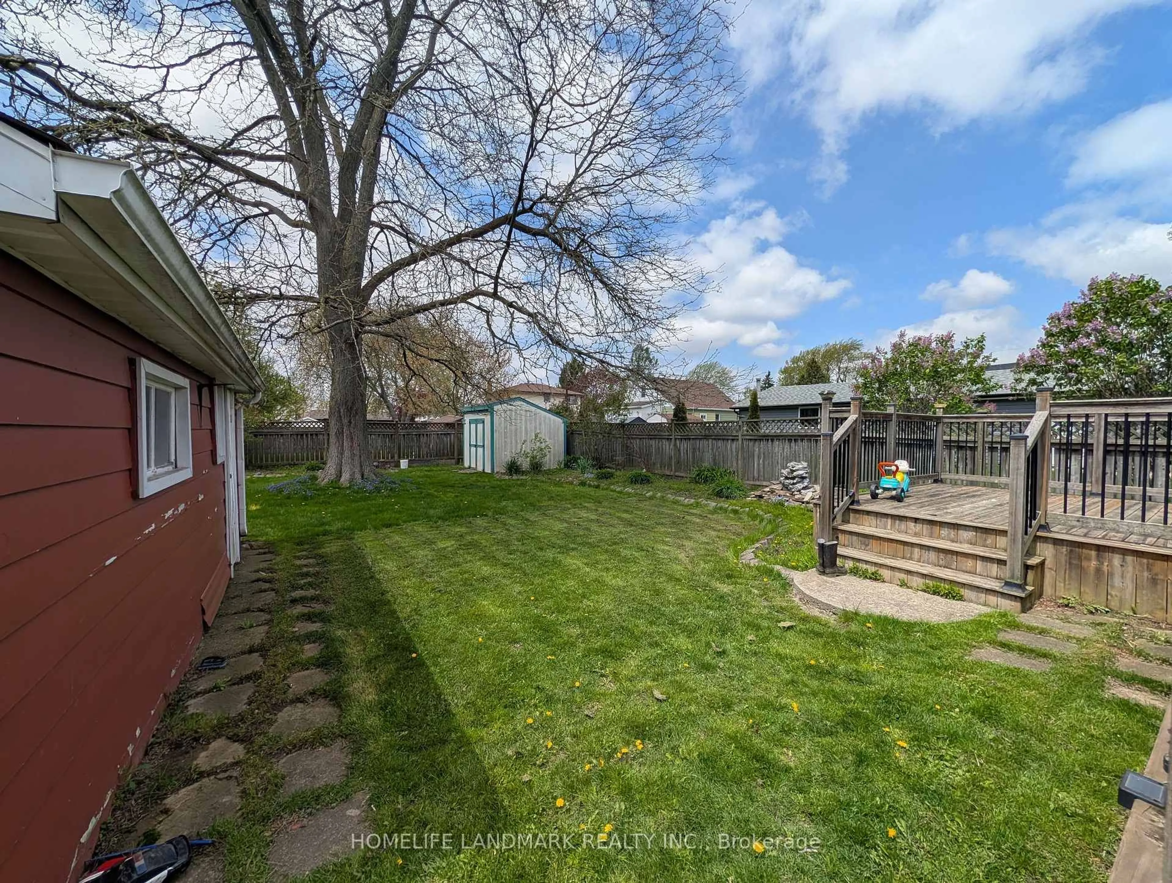 A pic from outside/outdoor area/front of a property/back of a property/a pic from drone, street for 4751 Baldwin Ave, Niagara Falls Ontario L2H 1P1