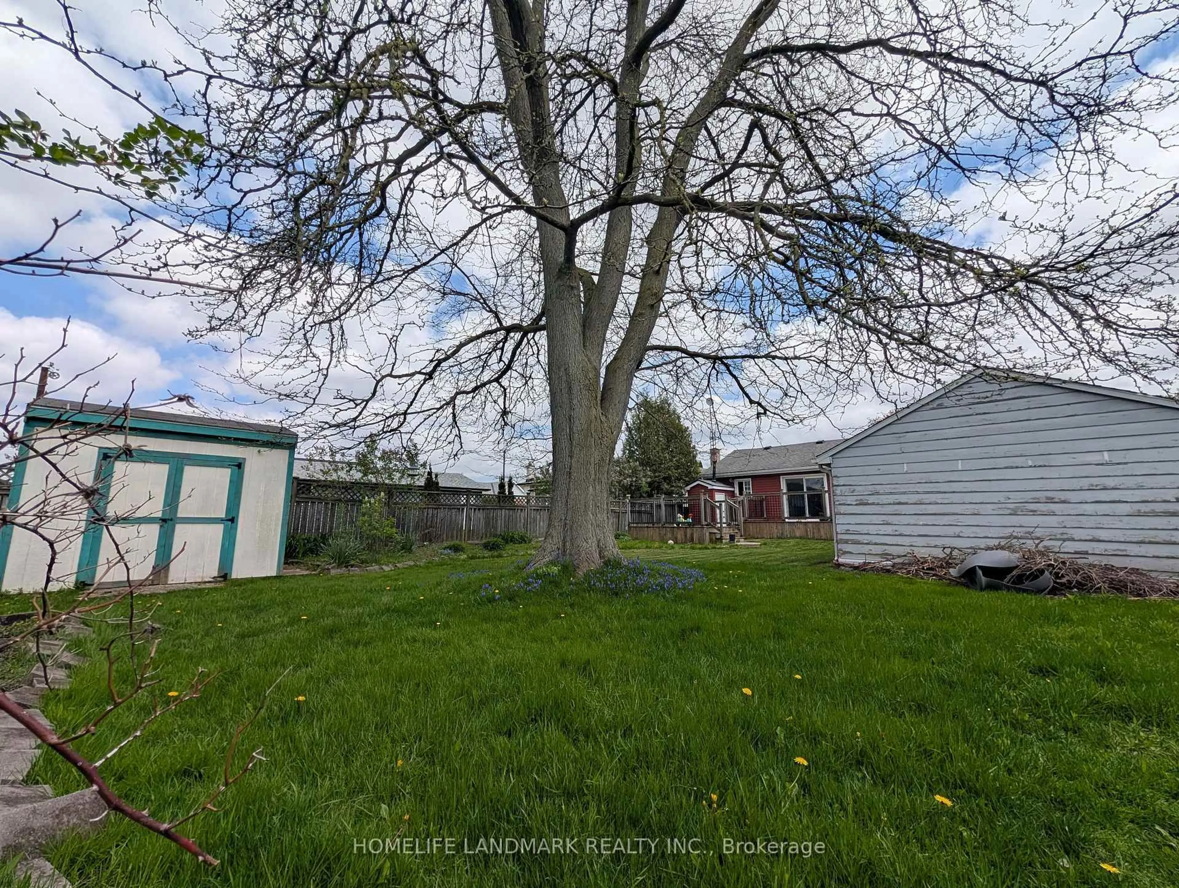 A pic from outside/outdoor area/front of a property/back of a property/a pic from drone, unknown for 4751 Baldwin Ave, Niagara Falls Ontario L2H 1P1