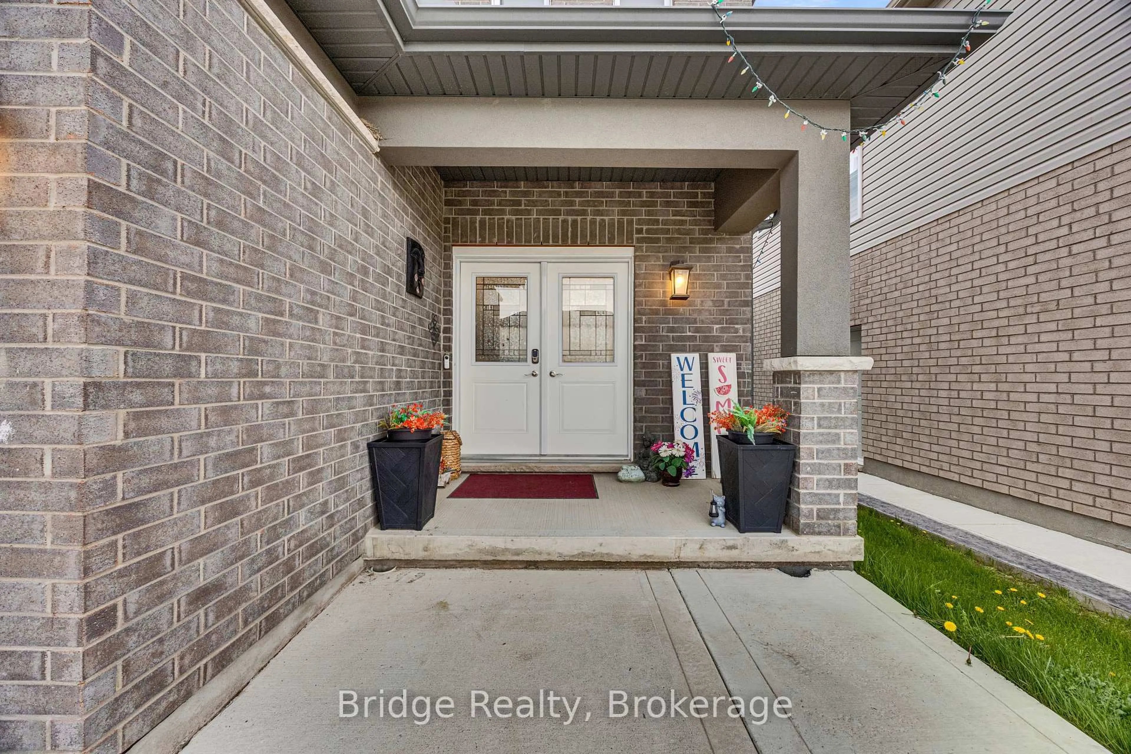 Indoor entryway for 2832 Doyle Dr, London South Ontario N6M 0G7