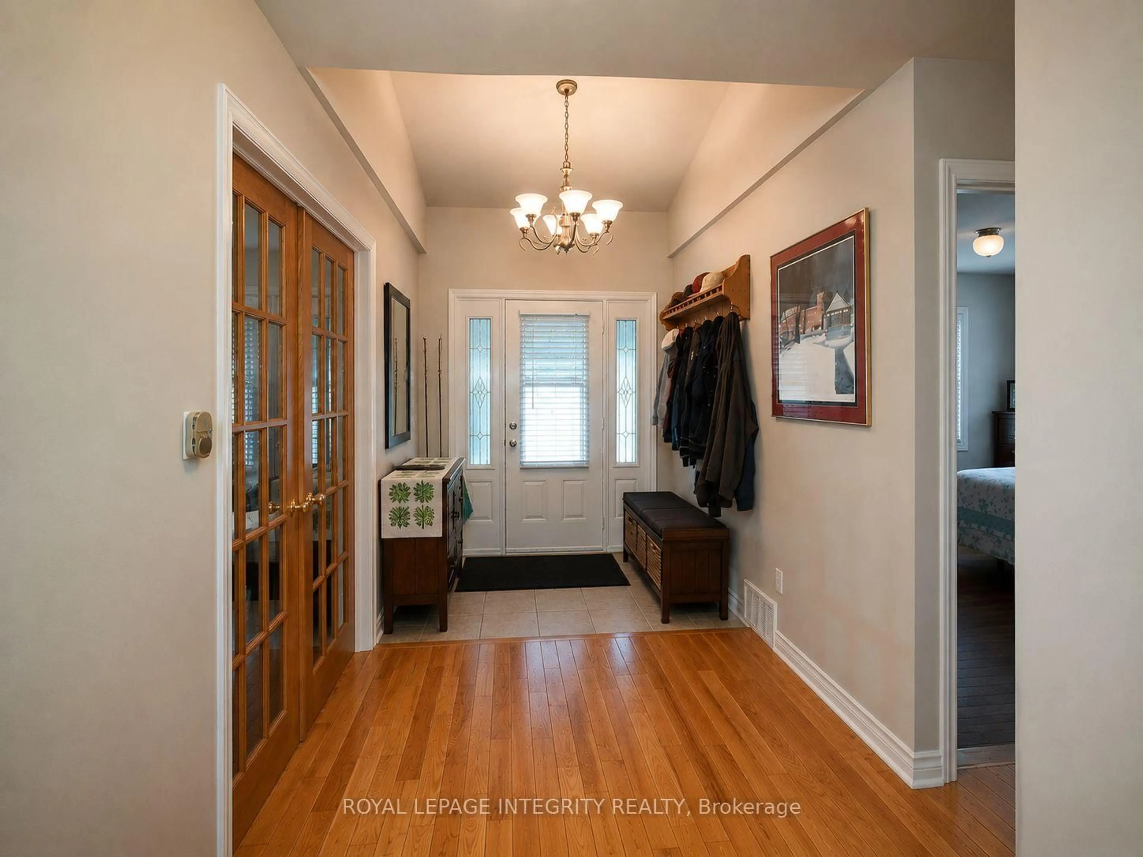Indoor entryway for 21170 Concession 9 Rd, South Glengarry Ontario K0C 1Z0