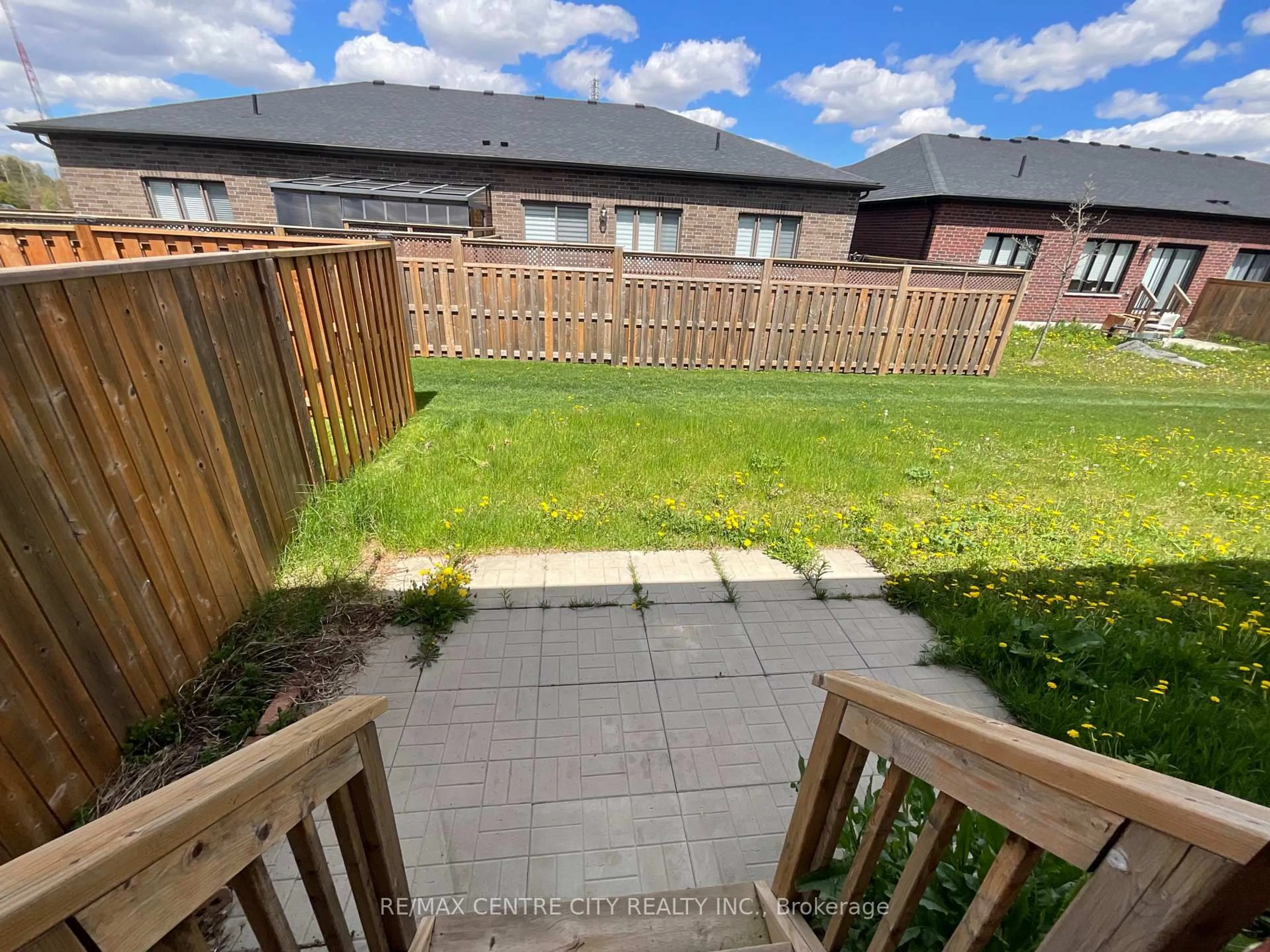 A pic from outside/outdoor area/front of a property/back of a property/a pic from drone, street for 39 WATERTHRUSH Lane, Norfolk Ontario N3Y 0E9