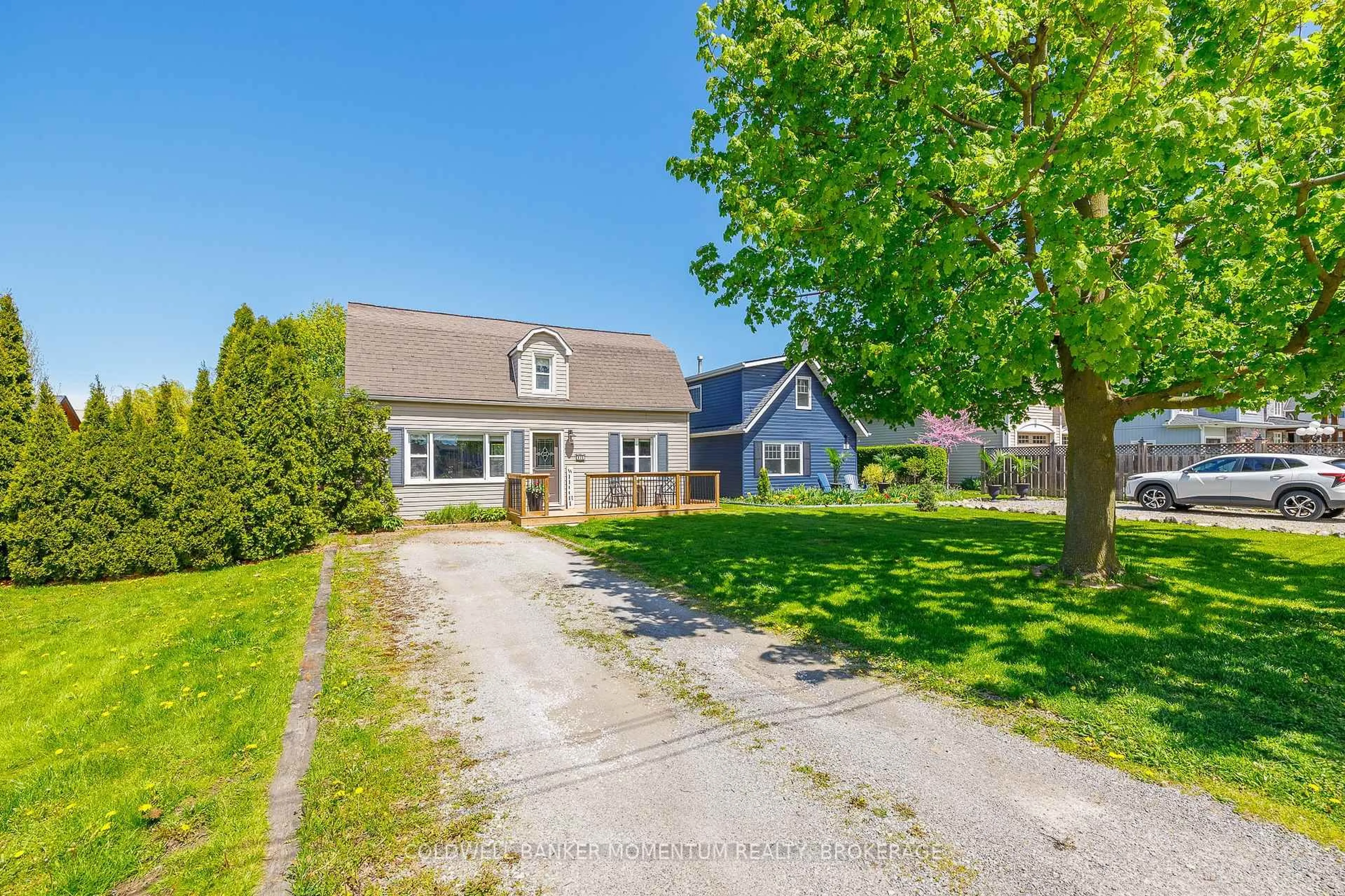 A pic from outside/outdoor area/front of a property/back of a property/a pic from drone, street for 14 Lorraine St, Niagara-on-the-Lake Ontario L0S 1T0