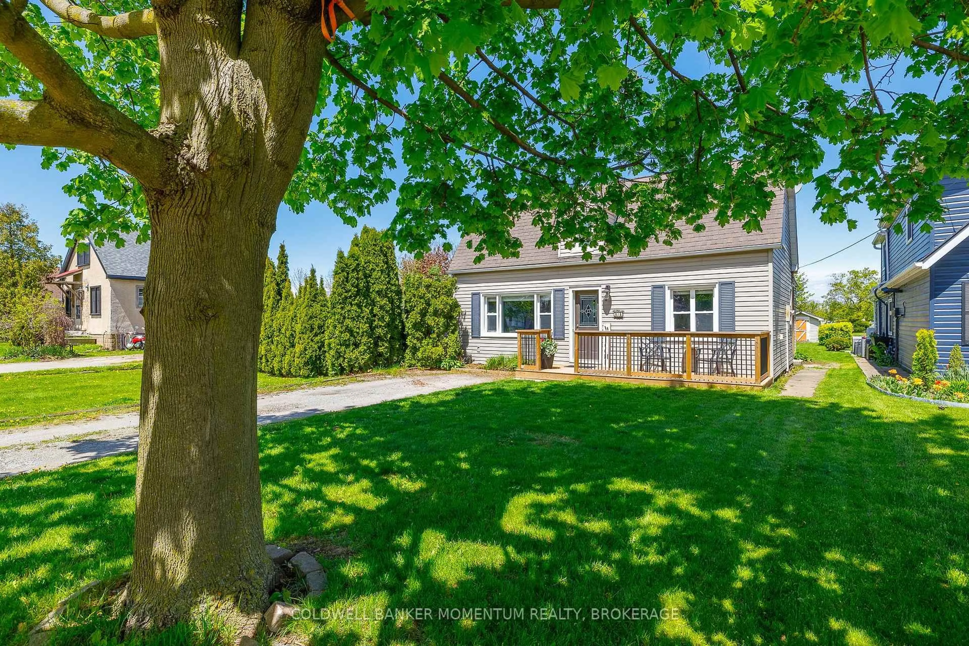 A pic from outside/outdoor area/front of a property/back of a property/a pic from drone, street for 14 Lorraine St, Niagara-on-the-Lake Ontario L0S 1T0