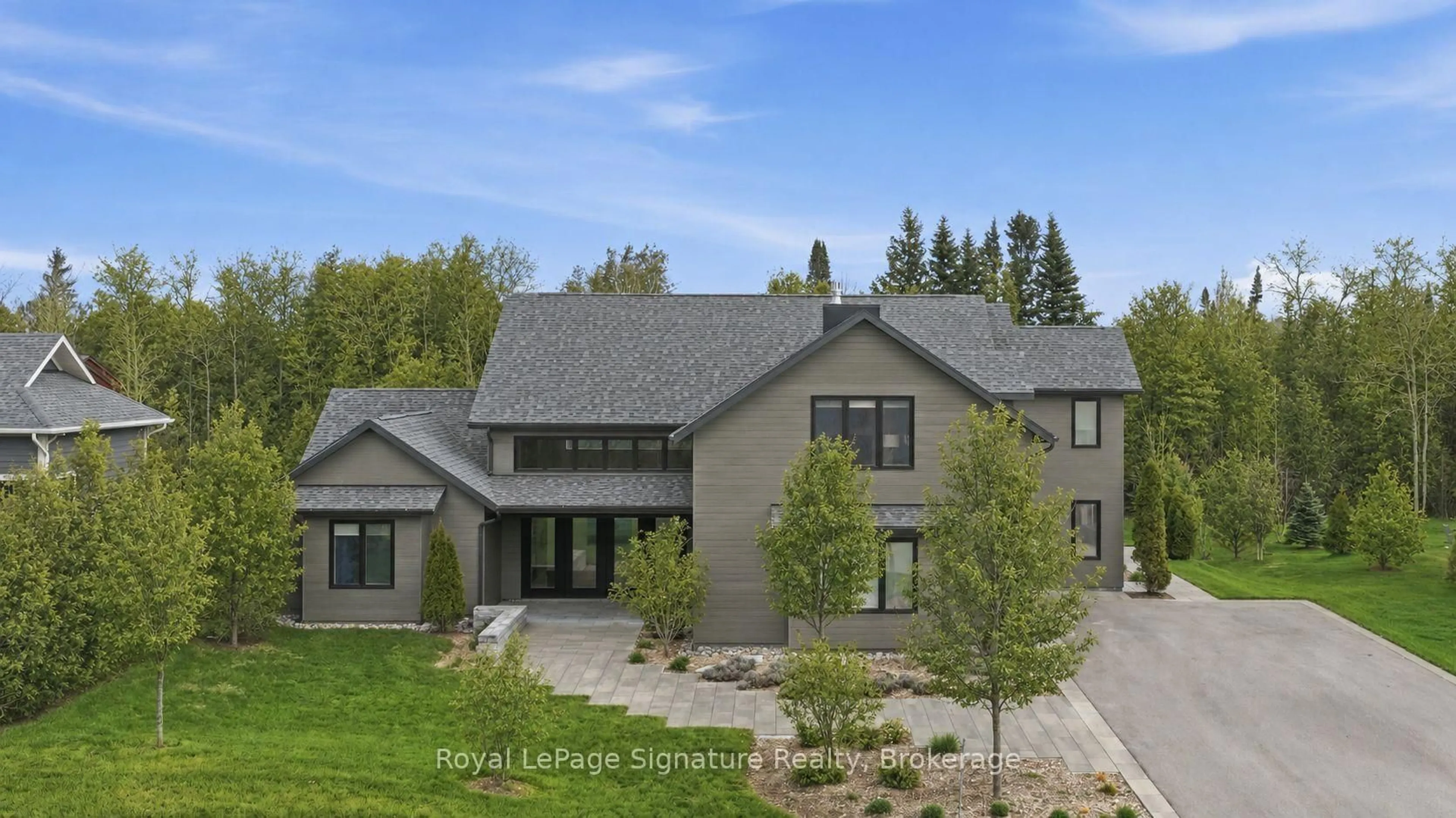 A pic from outside/outdoor area/front of a property/back of a property/a pic from drone, mountain view for 118 Timber Lane, Blue Mountains Ontario N0H 2P0