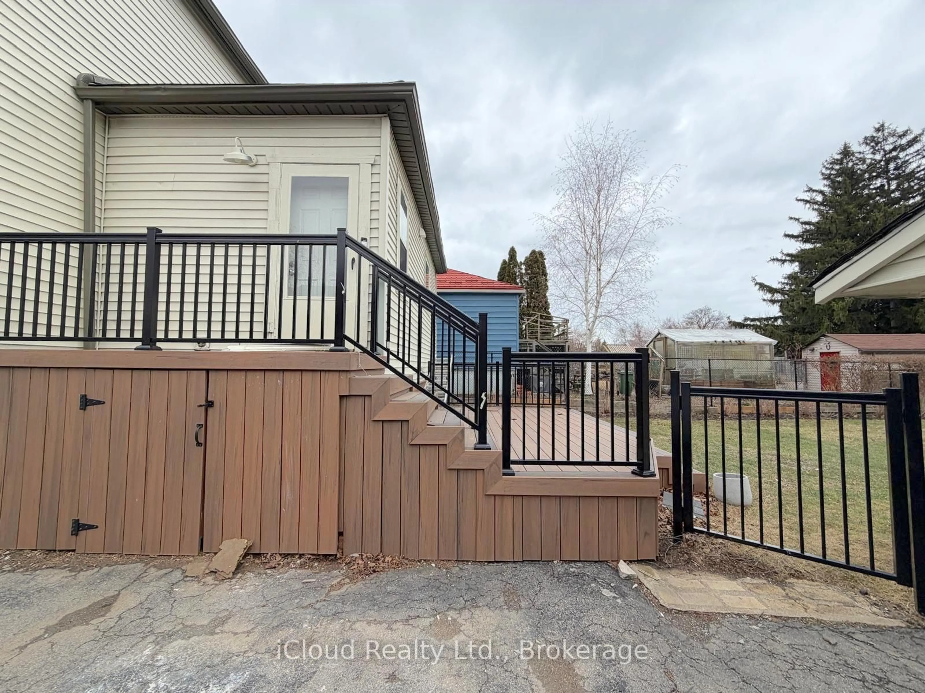 Unknown for 405 Upper Wentworth St, Hamilton Ontario L9A 4T4