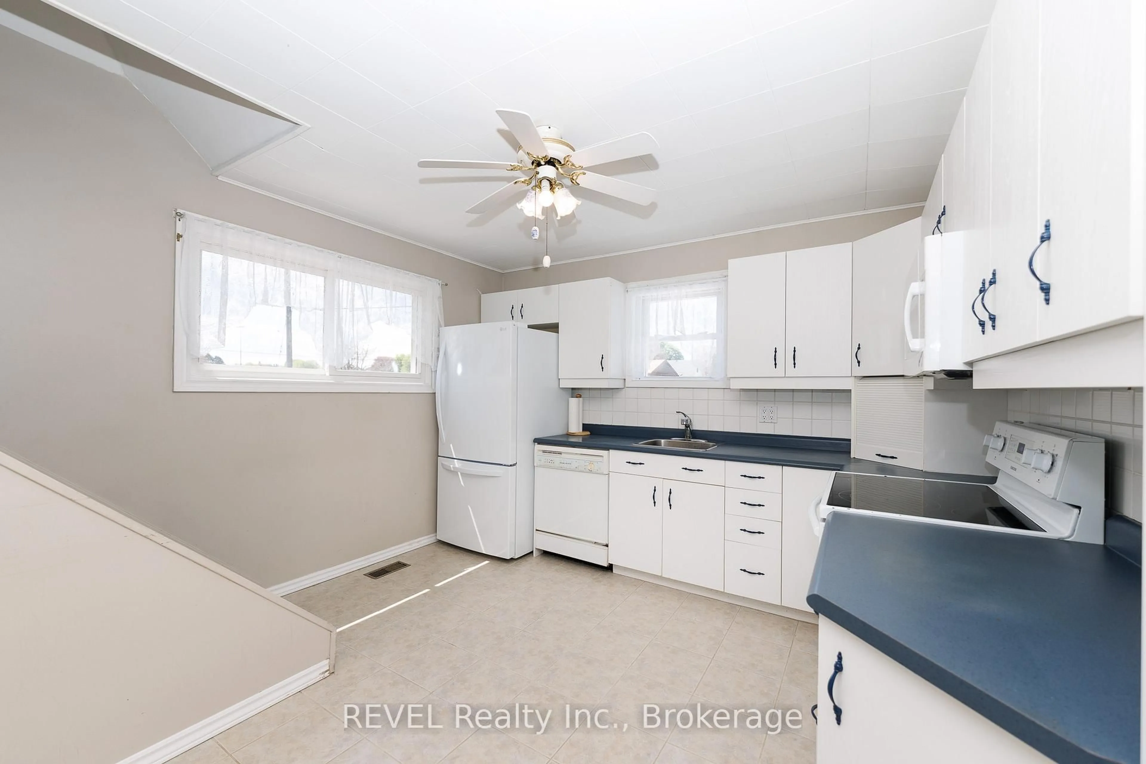 Unknown for 3430 Saint George Ave, Niagara Falls Ontario L2J 2P8