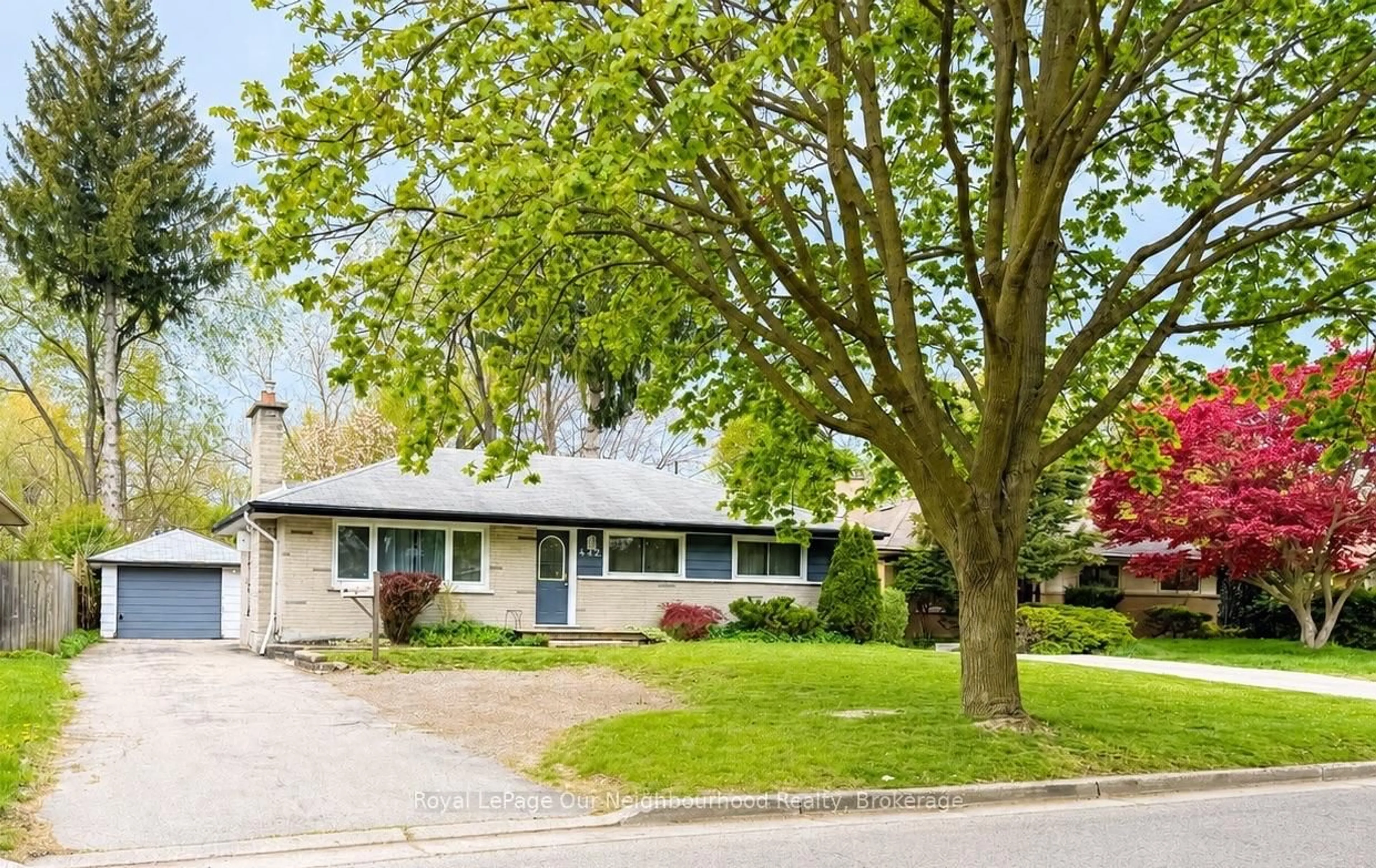 Home with vinyl exterior material, street for 442 Scenic Dr, London South Ontario N5Z 3A8
