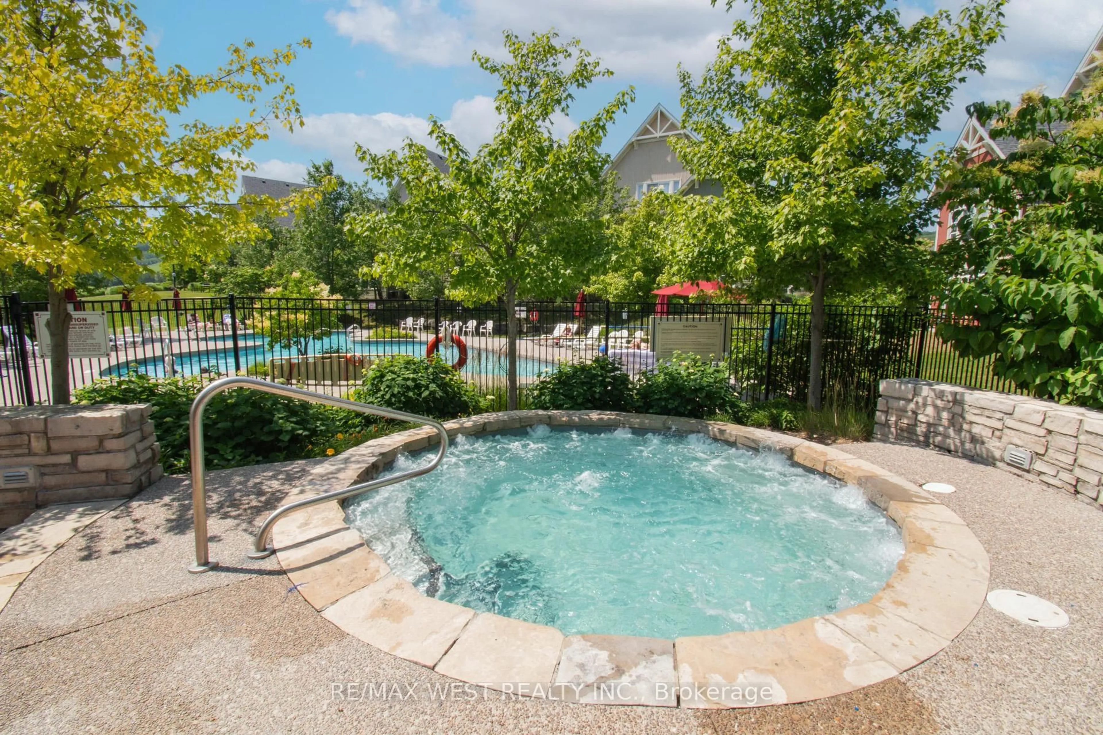 Pool for 125 Fairway Crt #117, Blue Mountains Ontario L9Y 0P8