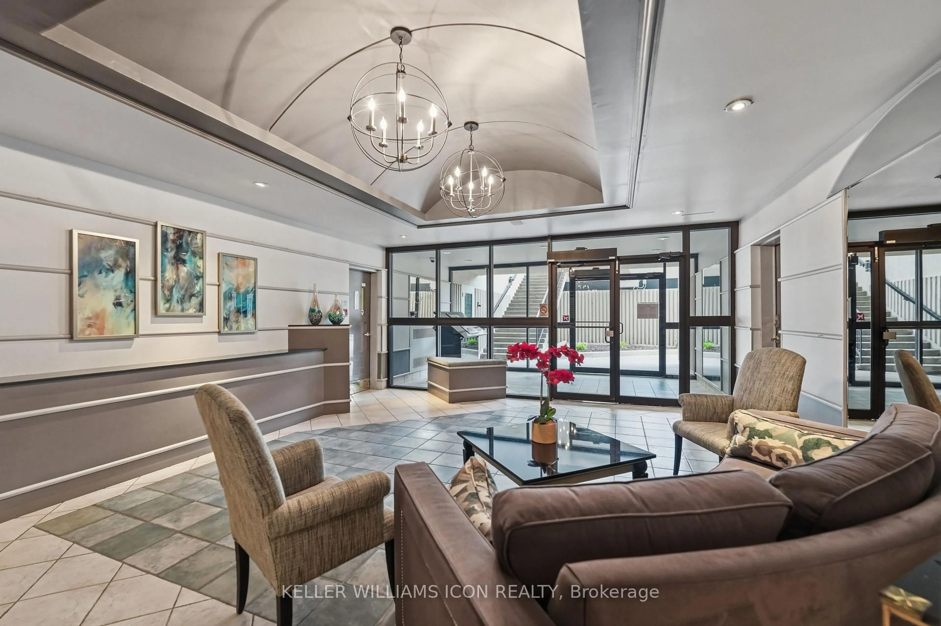 Indoor foyer for 158C Mcarthur Ave #1607, Ottawa Ontario K1L 8E7