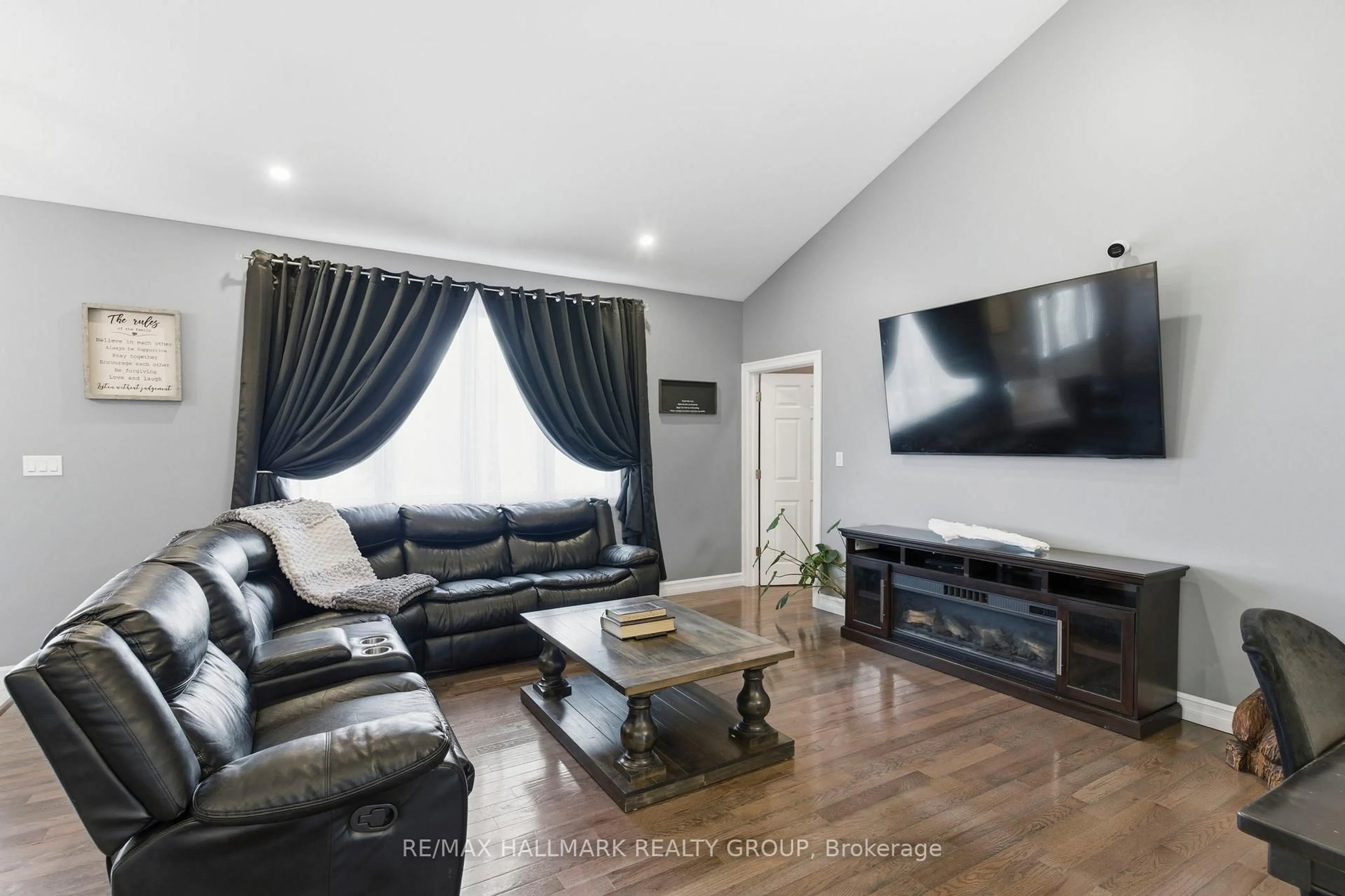 Home theater for 107 Hard Island Rd, Athens Ontario K0E 1B0