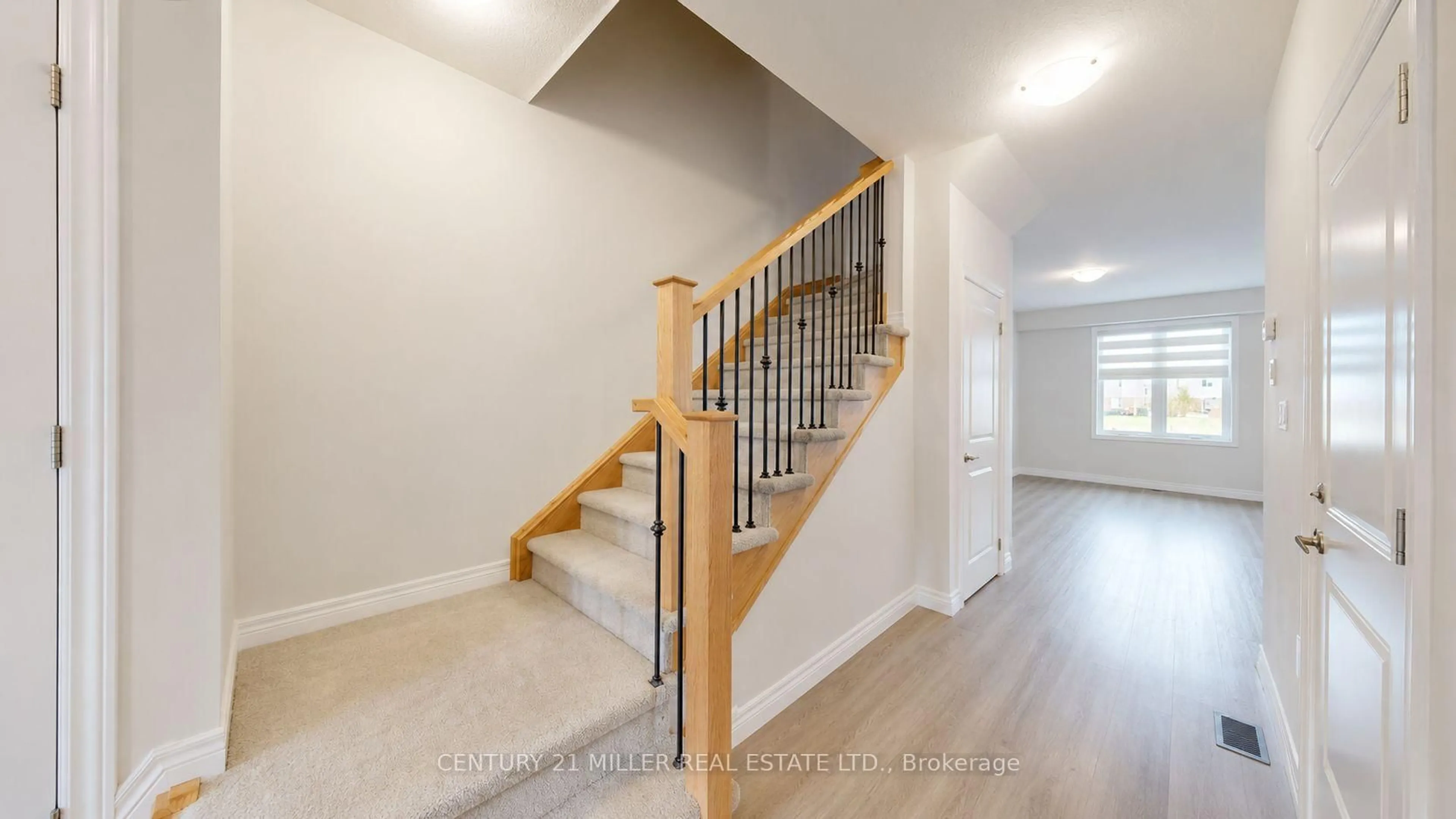 Stairs for 10 Linden Park Lane, Hamilton Ontario L9A 1Y1
