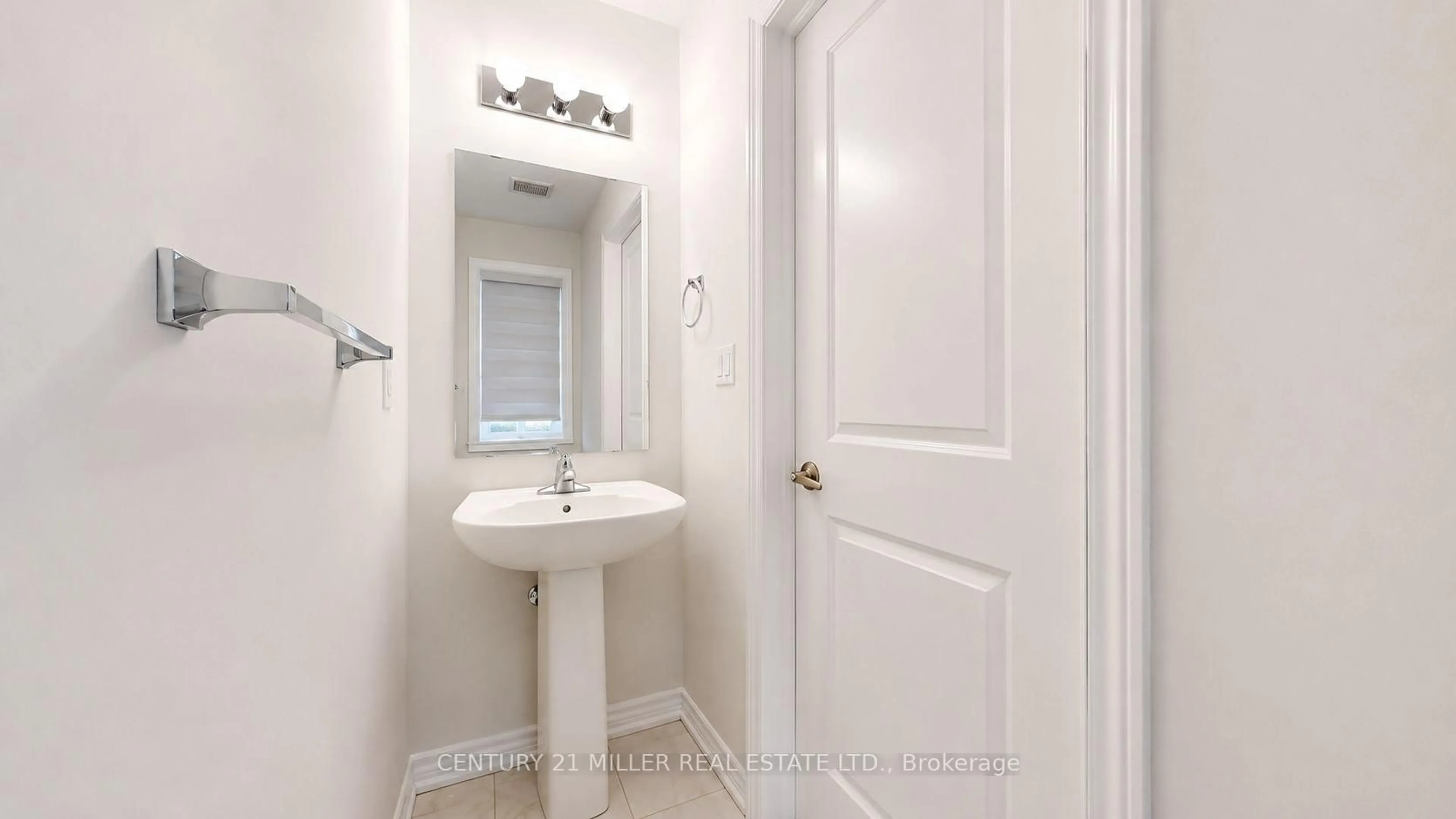 Standard bathroom, unknown for 10 Linden Park Lane, Hamilton Ontario L9A 1Y1