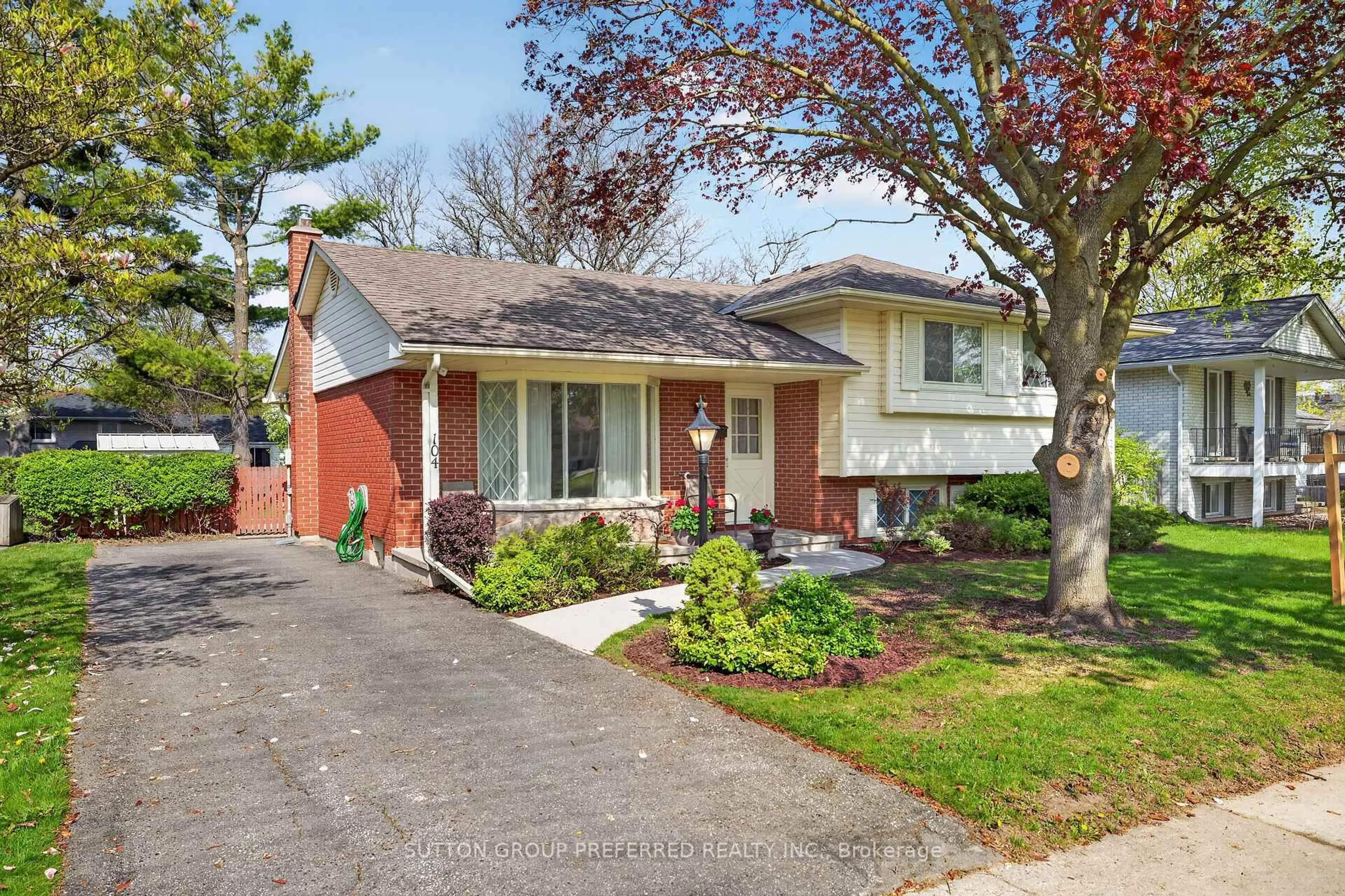 Home with brick exterior material, street for 104 Mclean Dr, London North Ontario N5X 1Y5