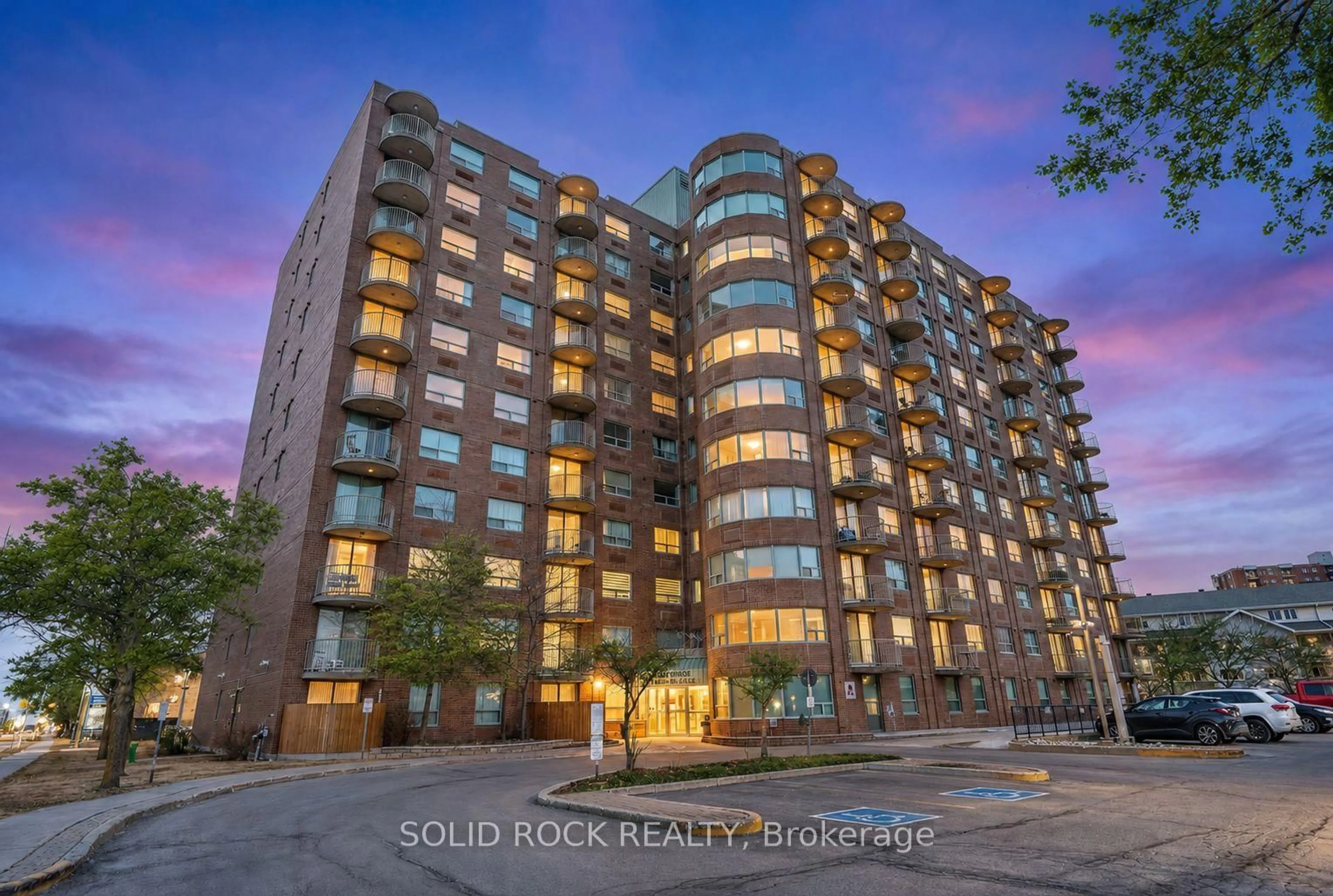 A pic from outside/outdoor area/front of a property/back of a property/a pic from drone, building for 1440 Heron Rd #901, Ottawa Ontario K1V 0X2