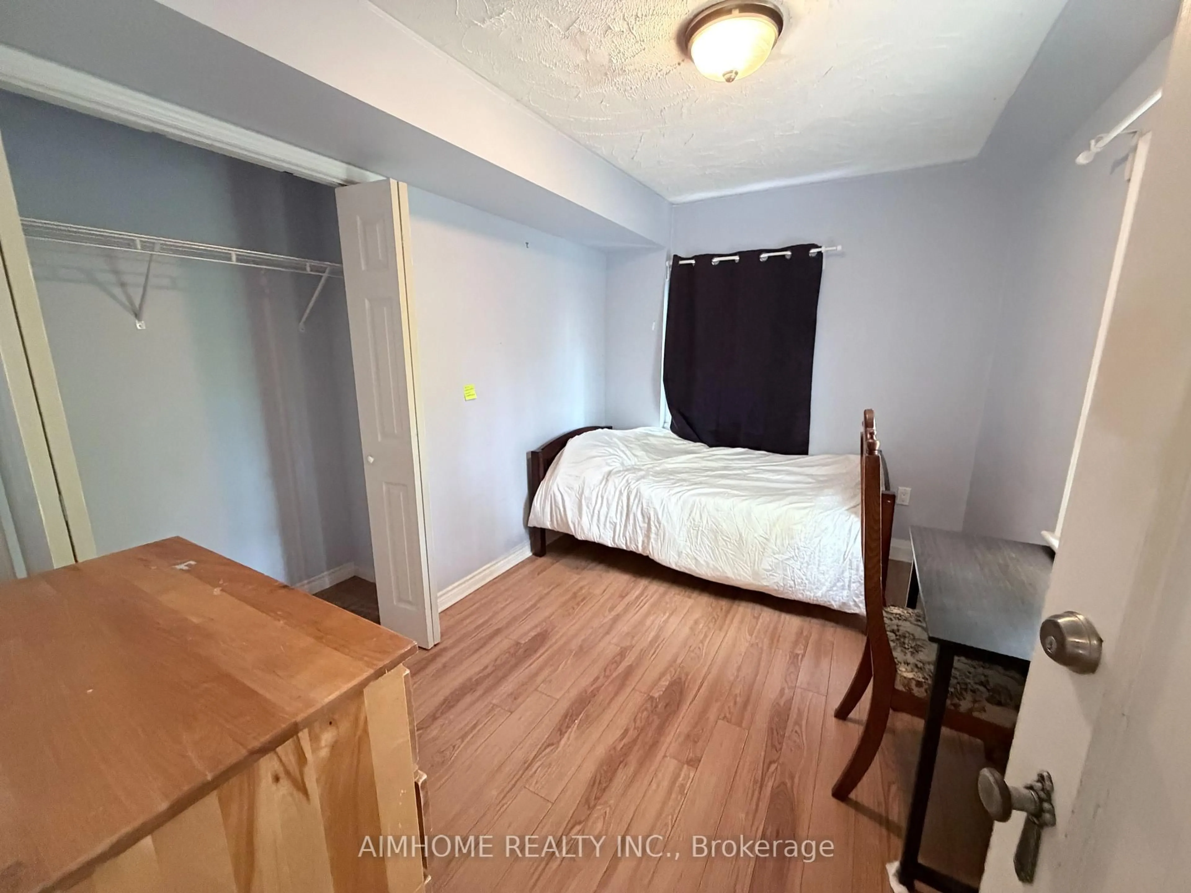 A pic of a room for 110 Traymore Ave, Hamilton Ontario L8S 1R7