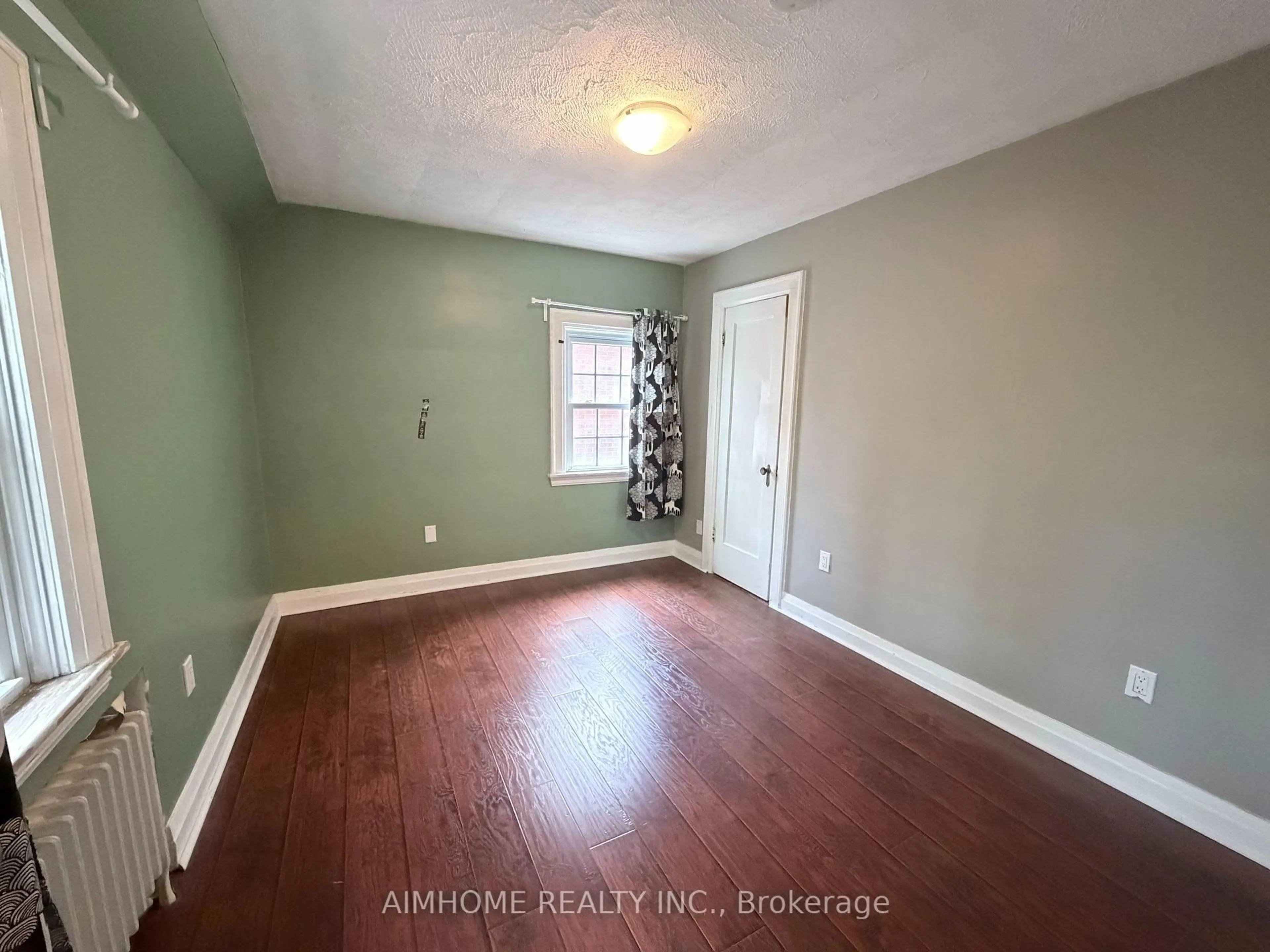 A pic of a room for 110 Traymore Ave, Hamilton Ontario L8S 1R7
