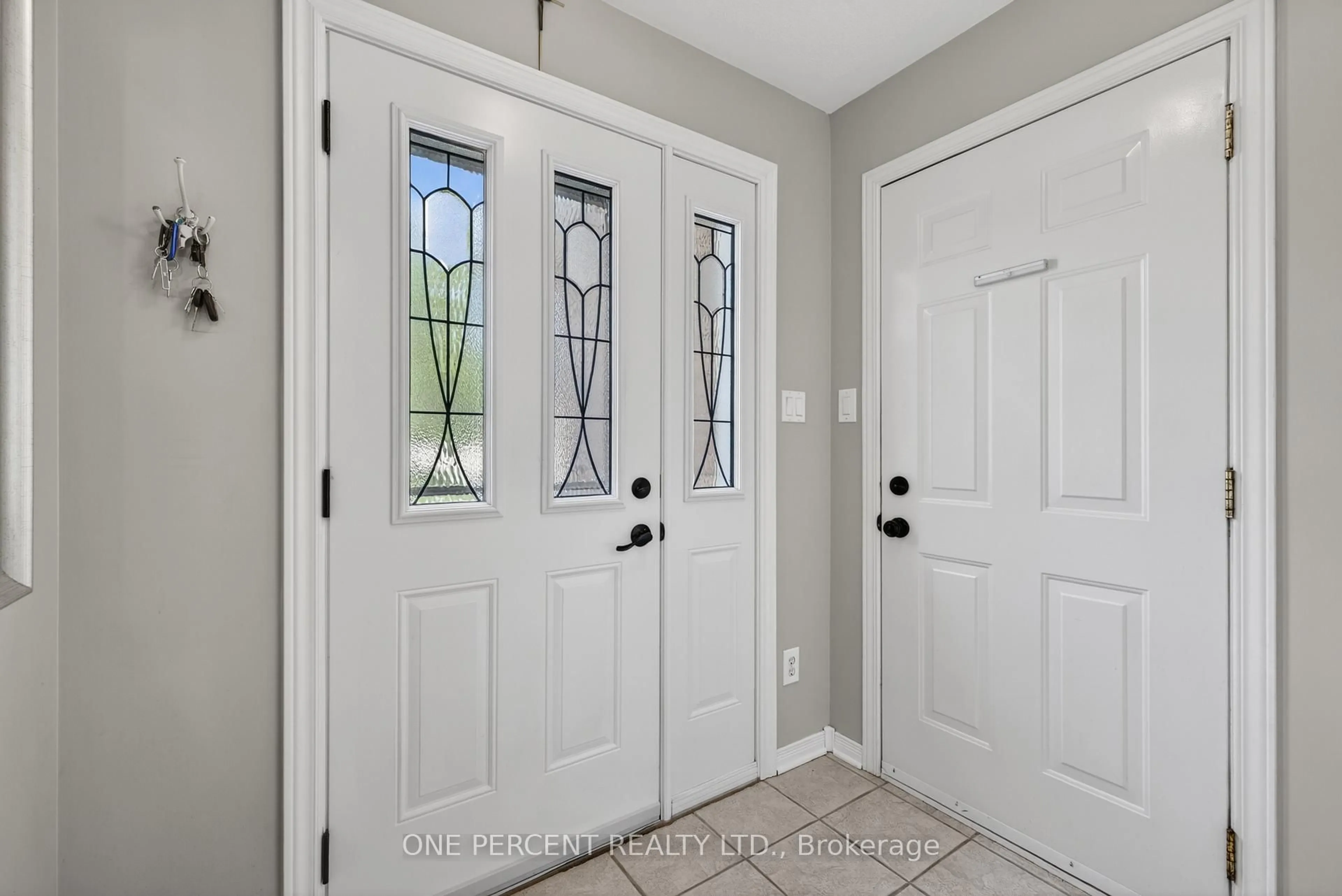 Indoor entryway for 18 Dr. Gordon Cres, North Grenville Ontario K0G 1J0
