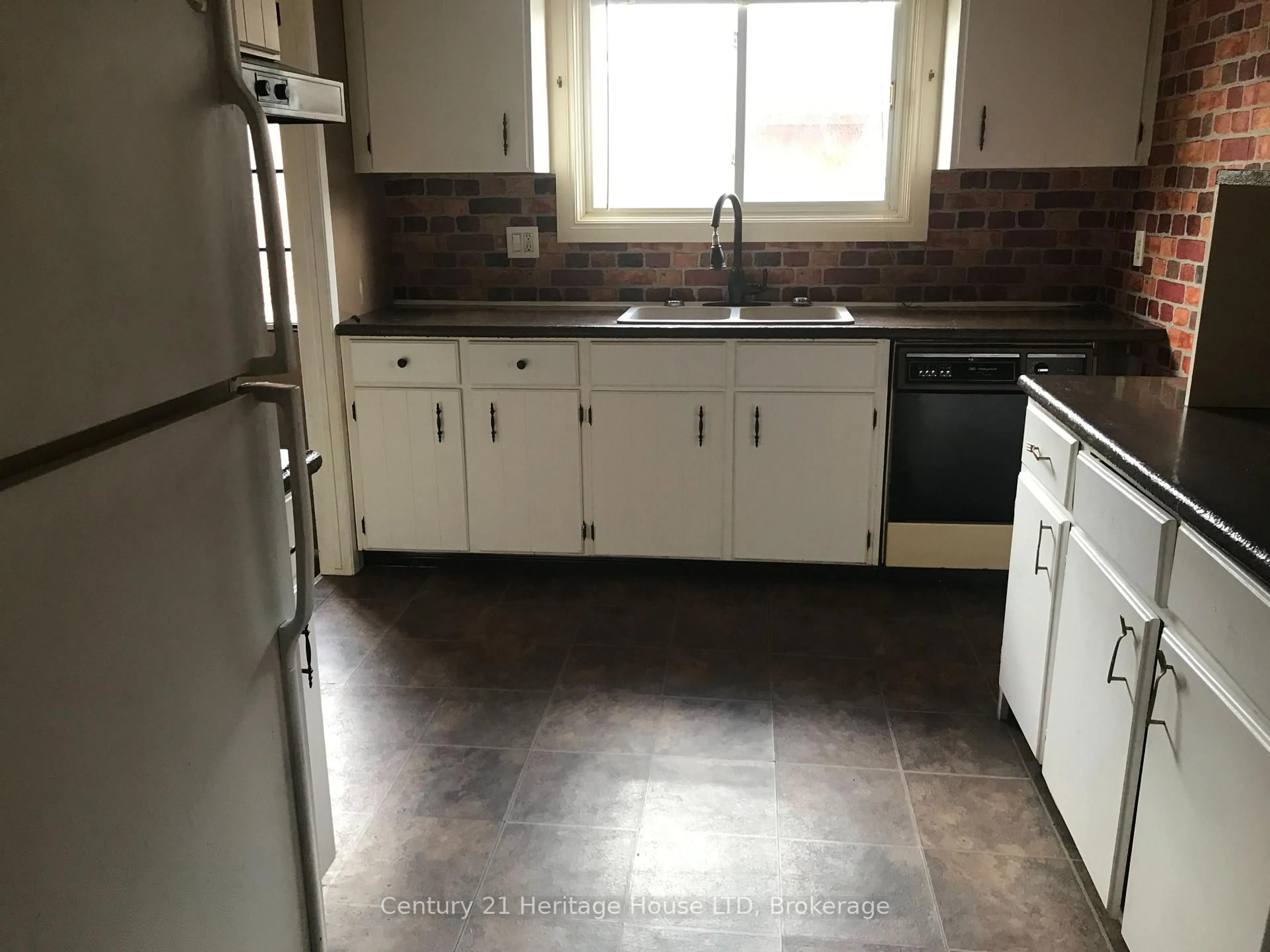Standard kitchen, unknown for 230 Hospital Dr, Fort Erie Ontario L2A 5X1