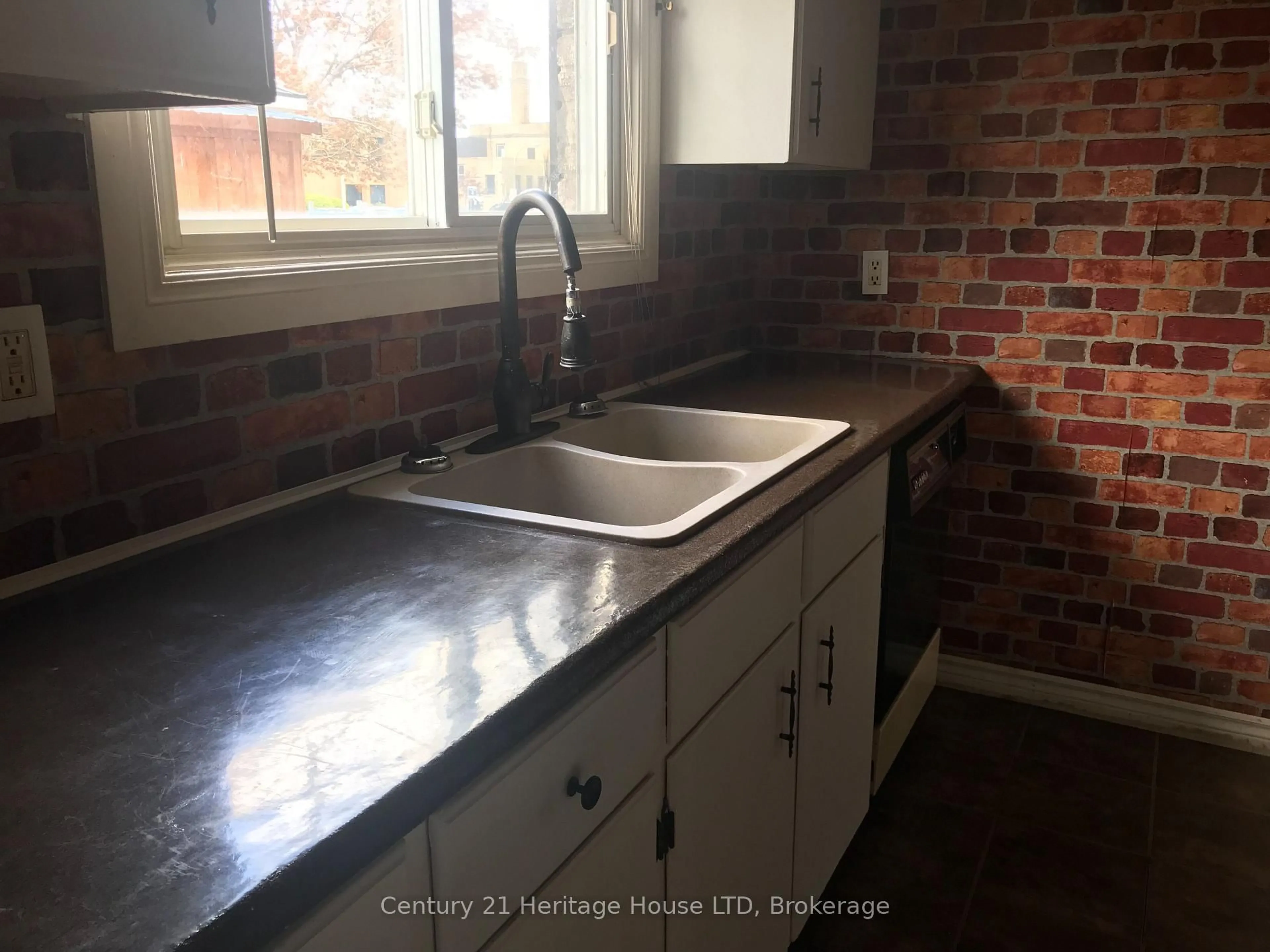 Standard kitchen, unknown for 230 Hospital Dr, Fort Erie Ontario L2A 5X1