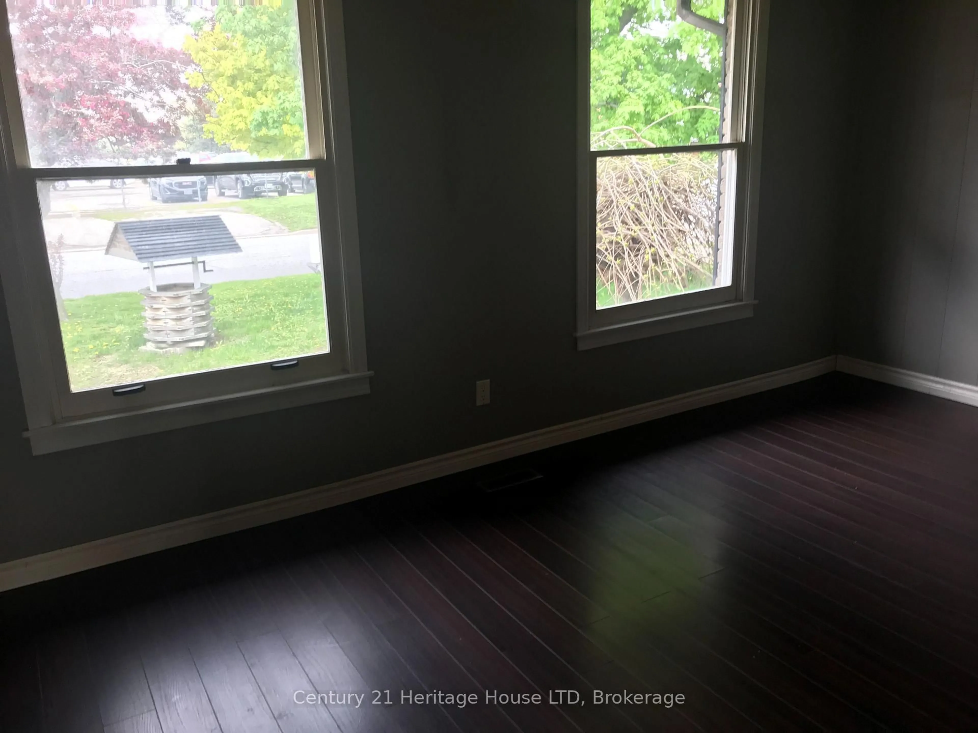 A pic of a room for 230 Hospital Dr, Fort Erie Ontario L2A 5X1