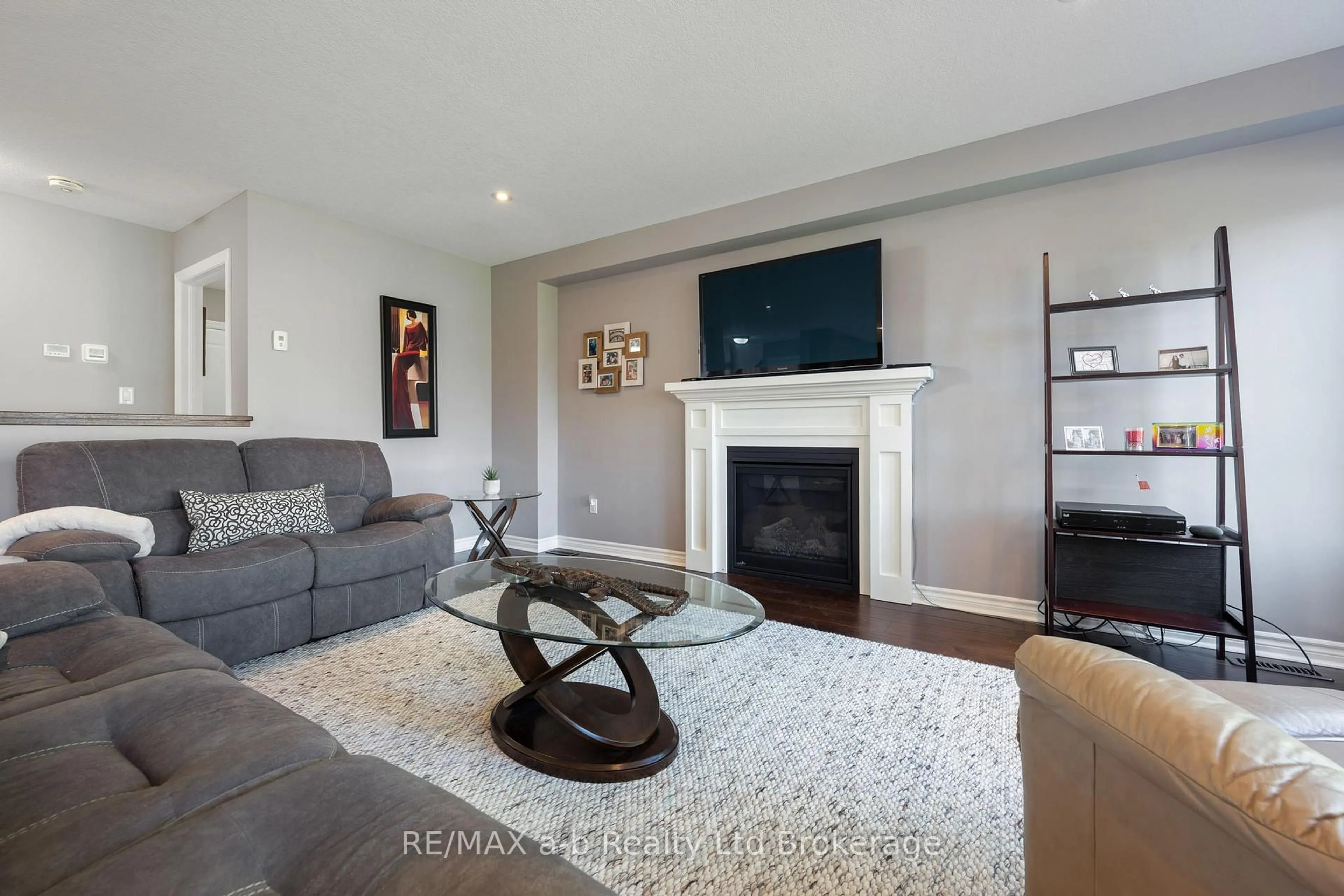 Living room with furniture, unknown for 76 Pearl St, Tillsonburg Ontario N4G 0A3