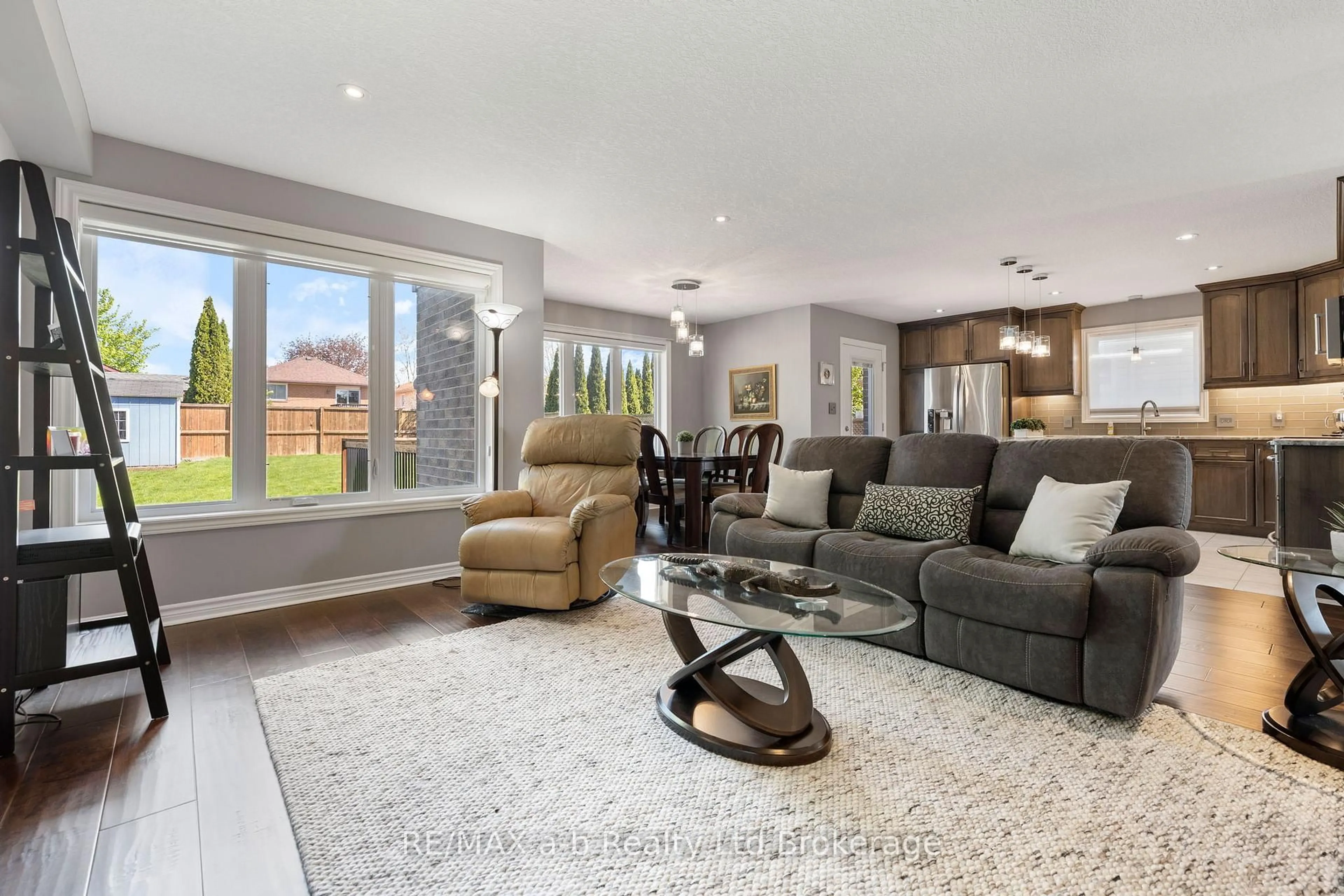 Living room with furniture, unknown for 76 Pearl St, Tillsonburg Ontario N4G 0A3