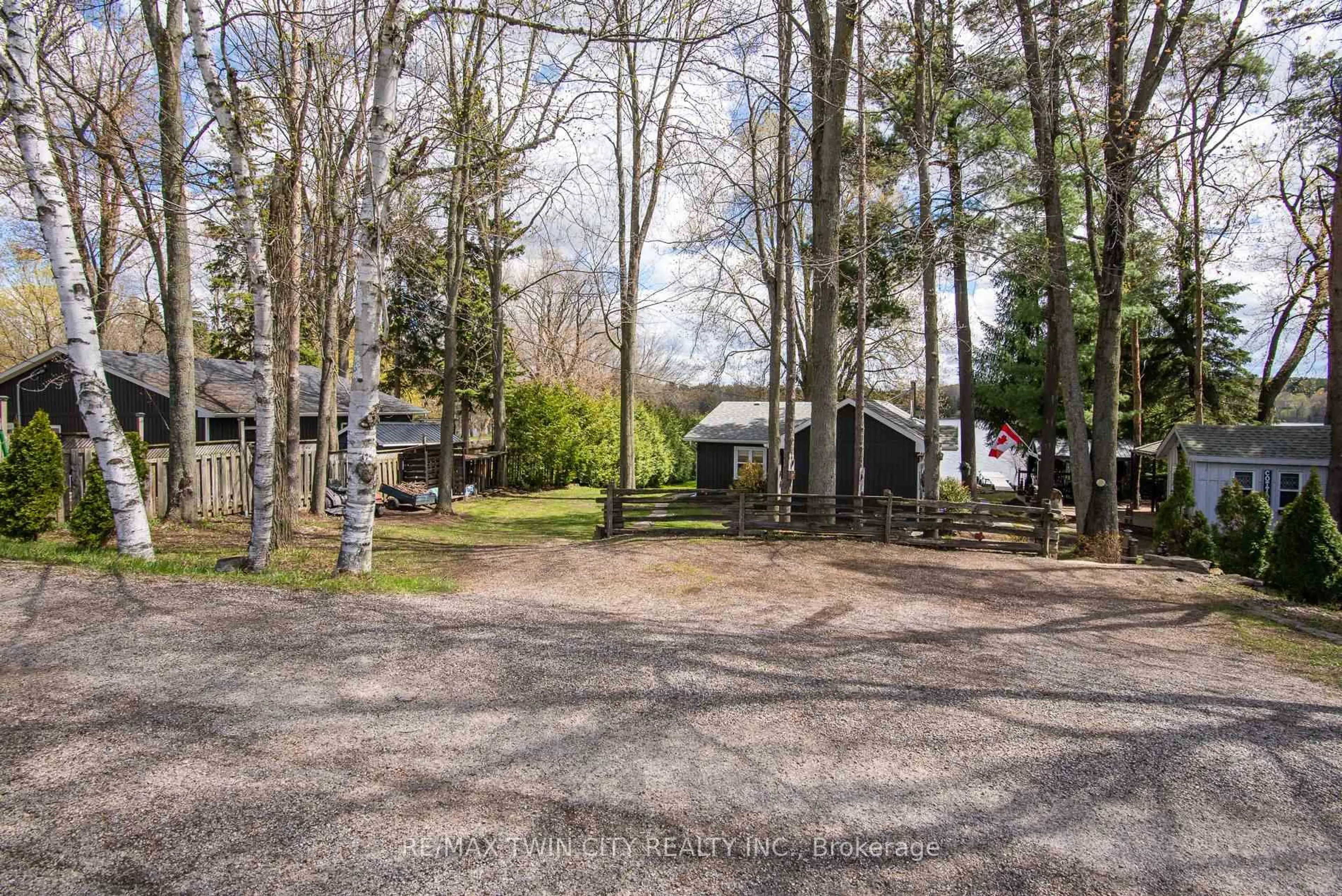 A pic from outside/outdoor area/front of a property/back of a property/a pic from drone, unknown for 516 Fifth St, Centre Wellington Ontario N0B 1J0