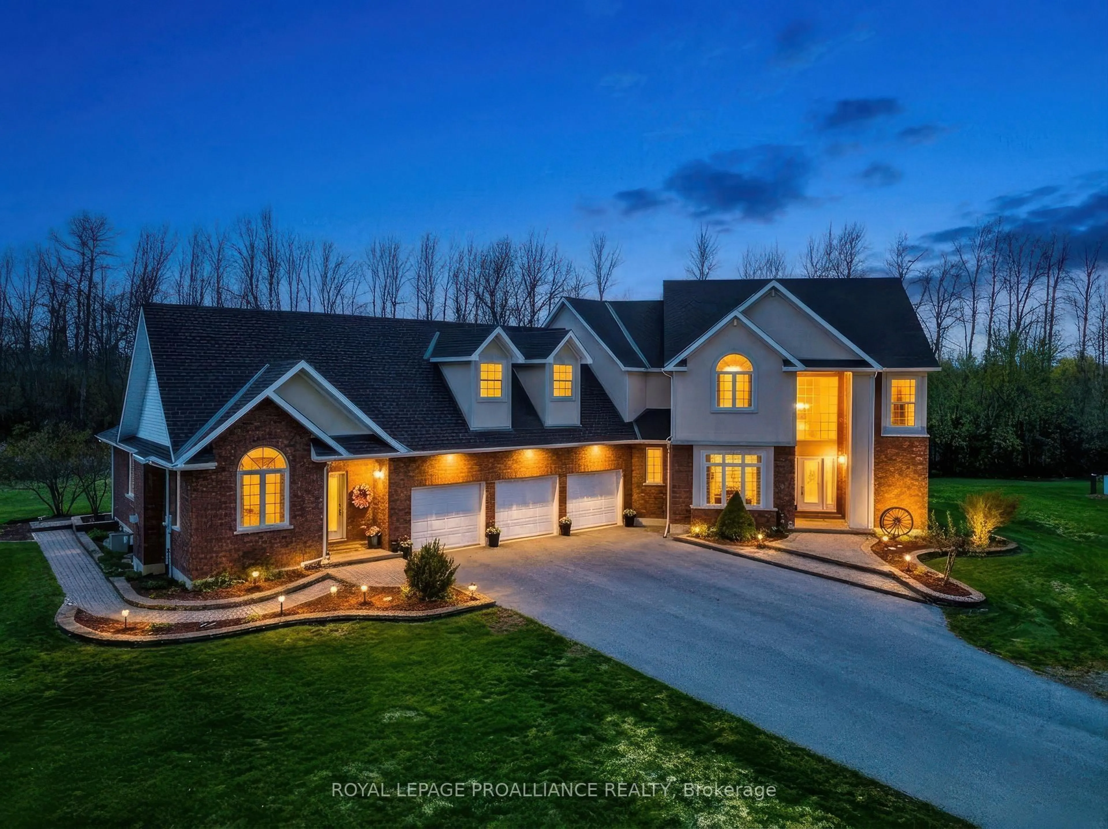 Home with brick exterior material, unknown for 3560/3562 Weir Rd, Edwardsburgh/Cardinal Ontario K0E 1X0