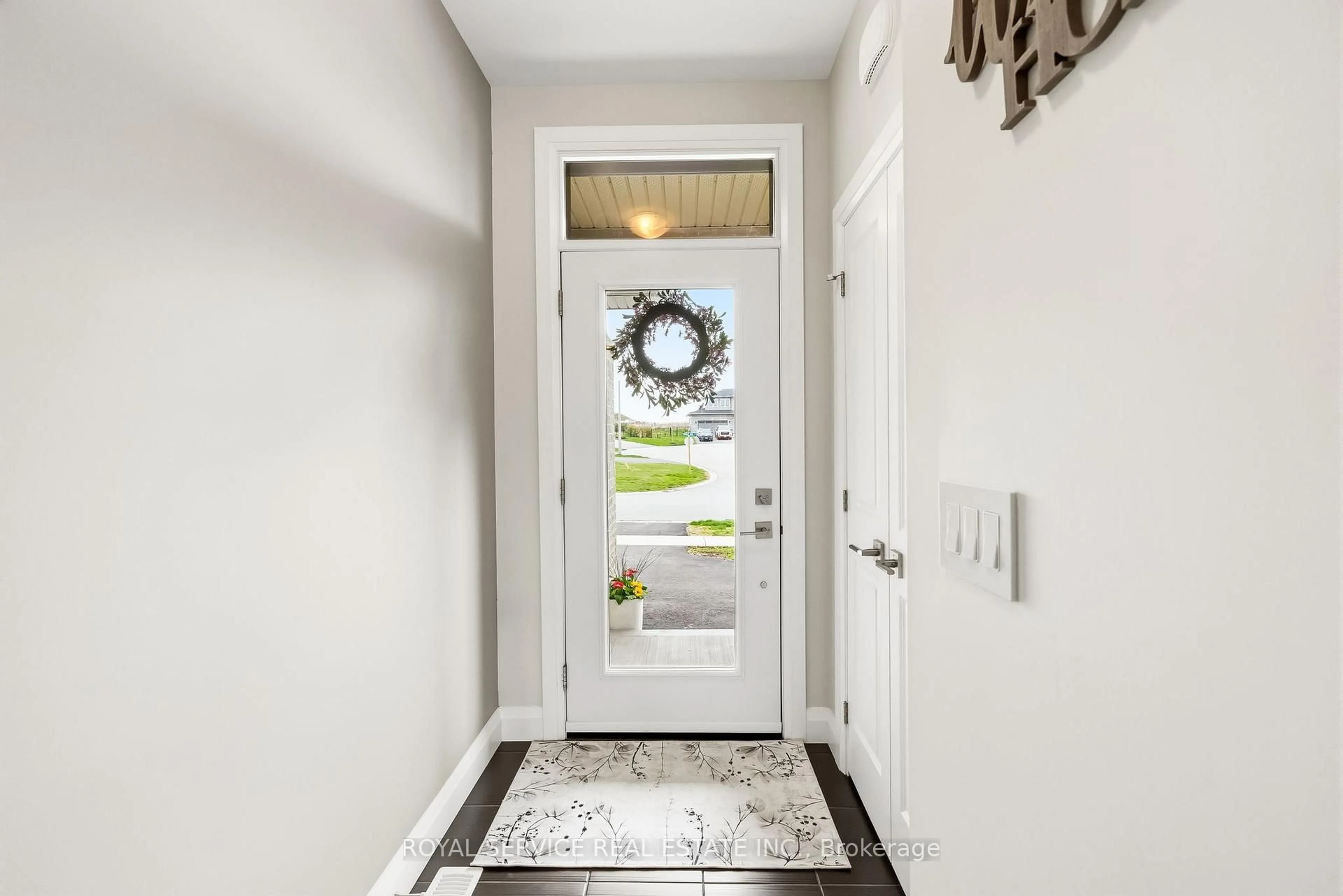 Indoor entryway for 16 Prairie Run Rd, Cramahe Ontario K0K 1S0