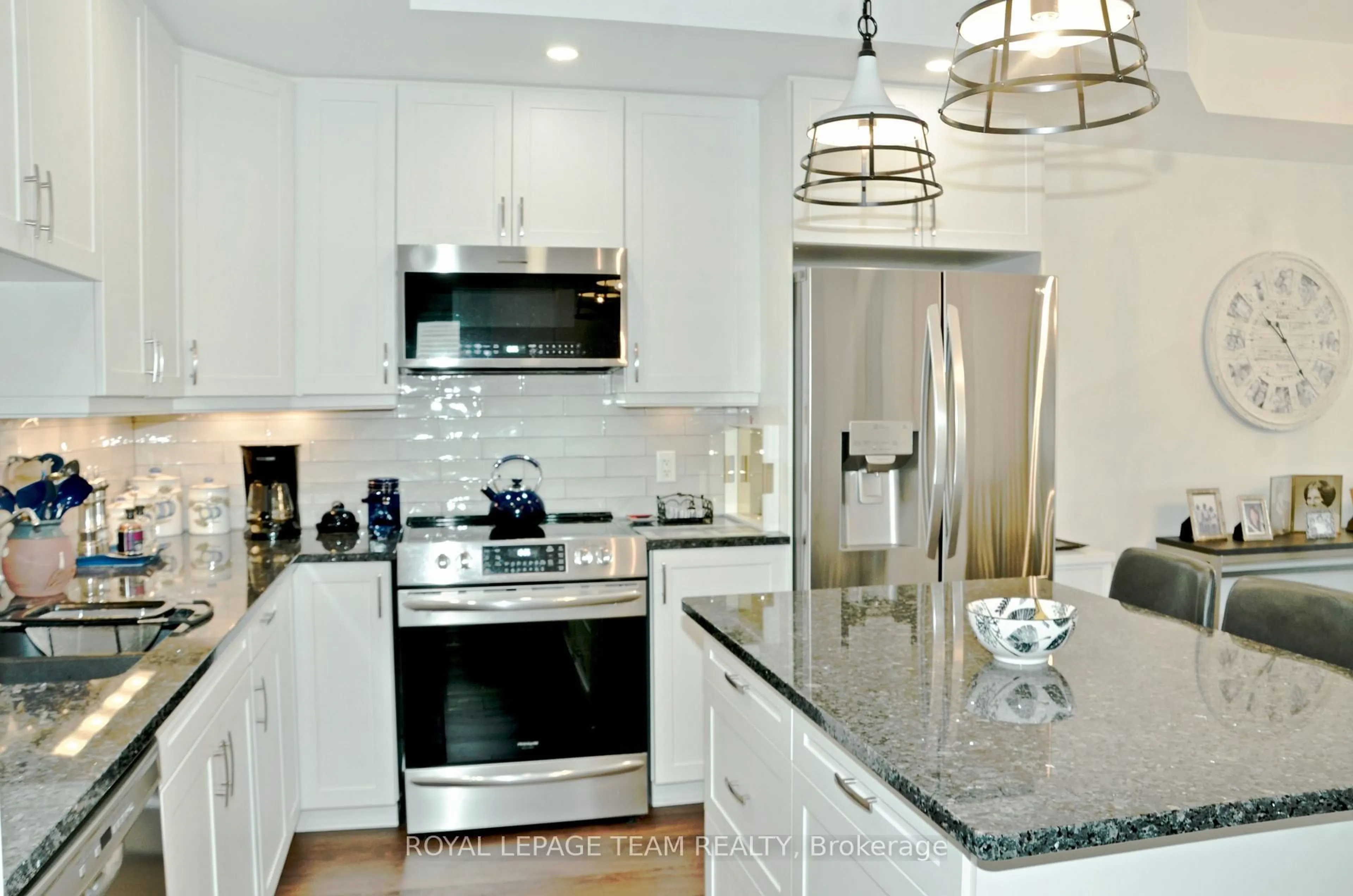 Contemporary kitchen, ceramic/tile floor for 11A Centre St, Brockville Ontario K6V 5S6
