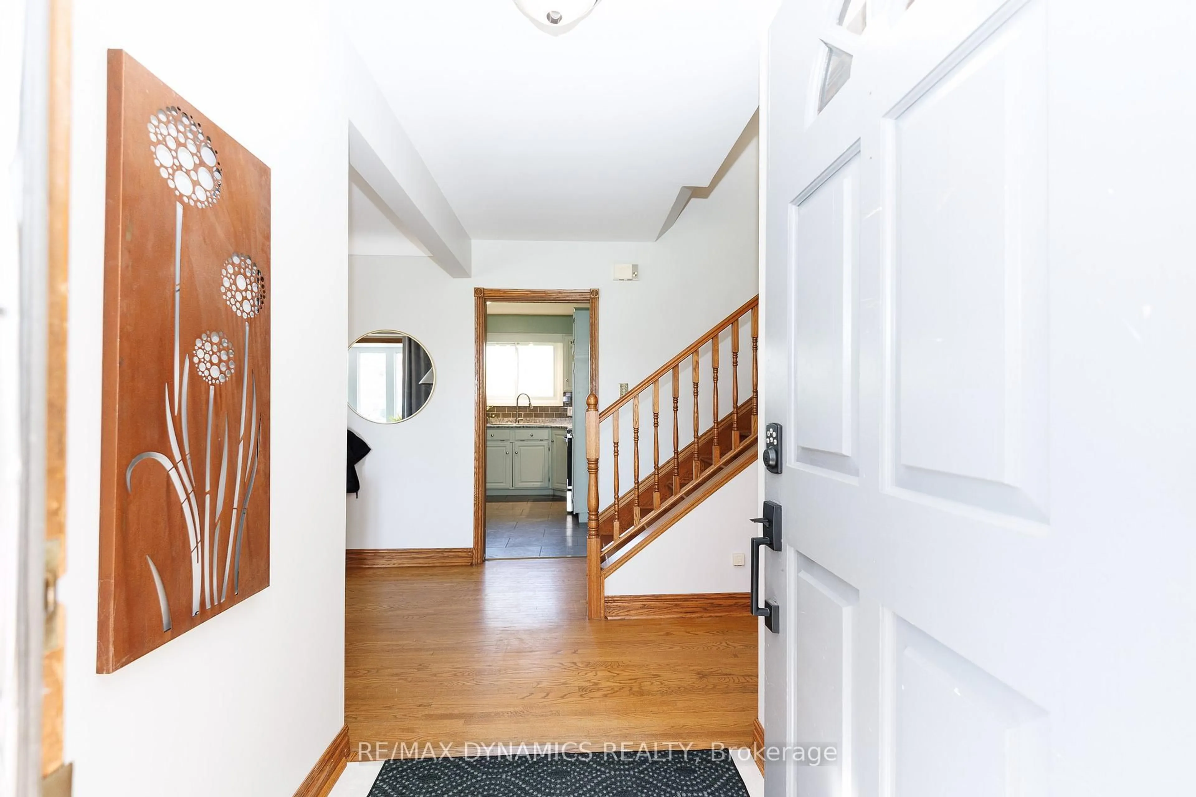 Indoor entryway for 51 Karen Cres, Welland Ontario L3C 2Y7