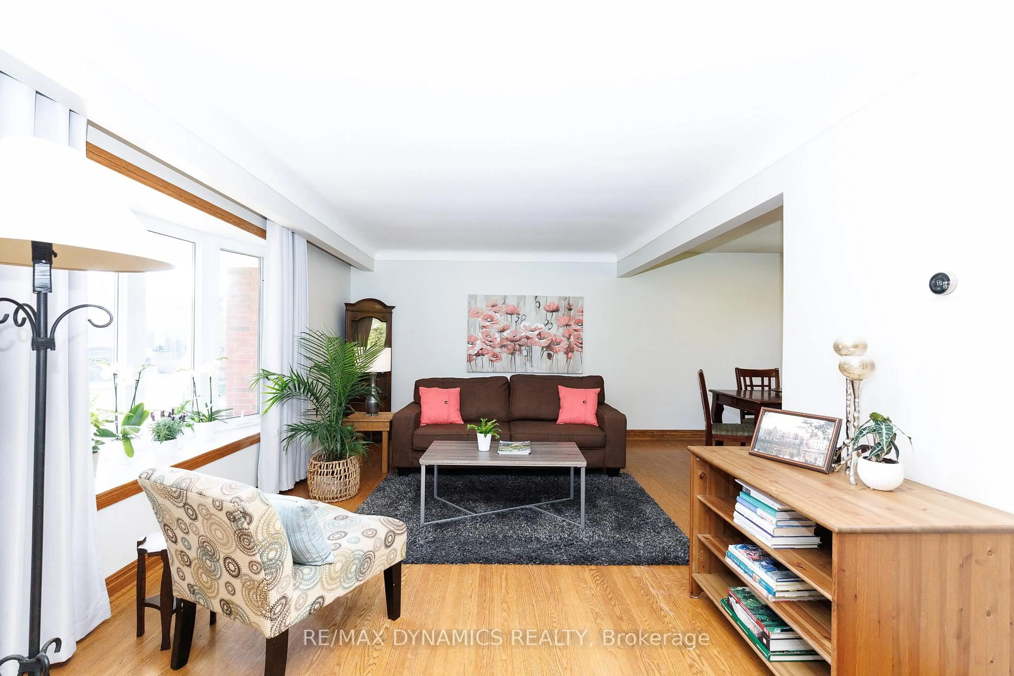 Living room with furniture, wood/laminate floor for 51 Karen Cres, Welland Ontario L3C 2Y7