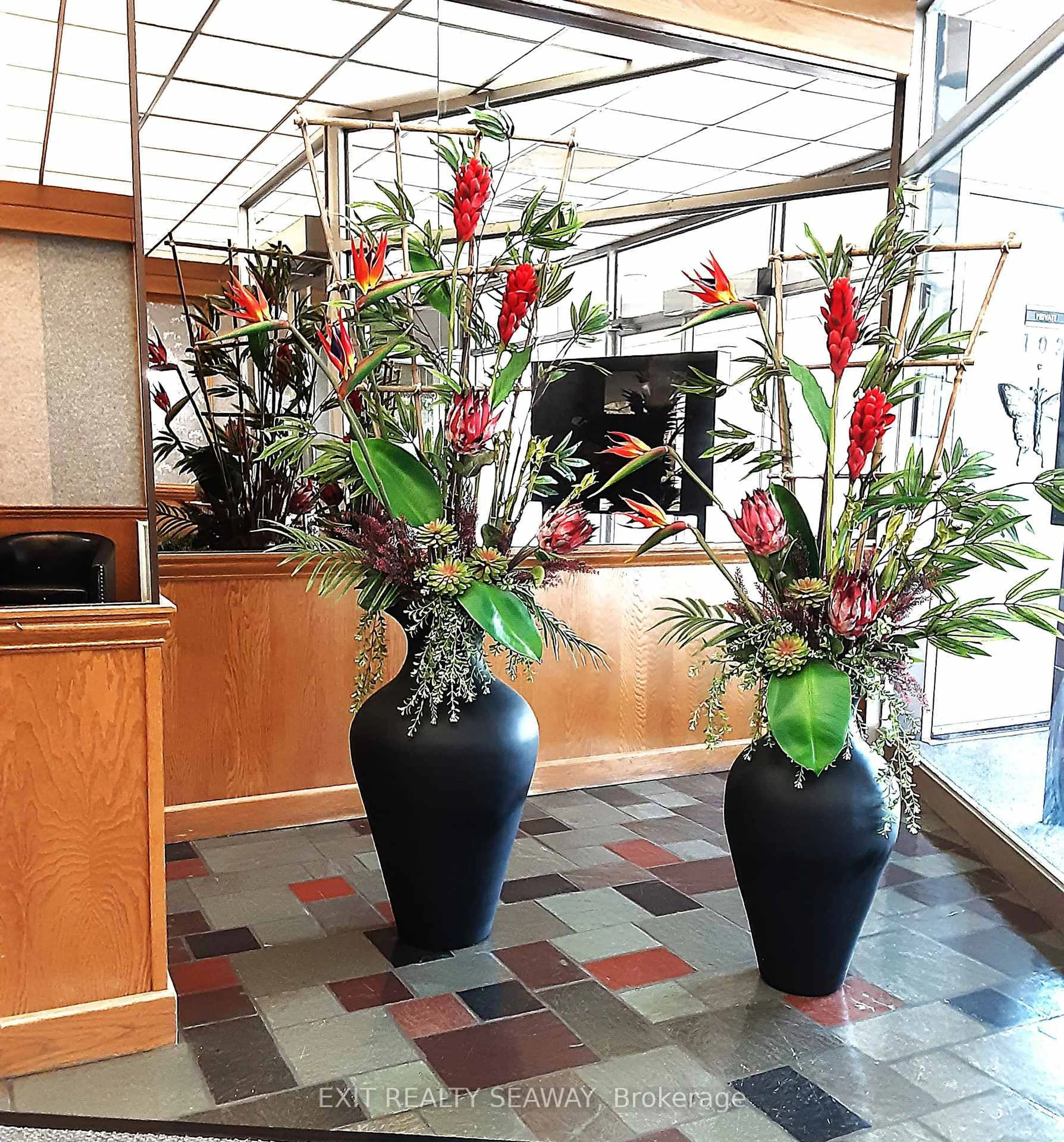 Lobby for 308 Second St #702, Cornwall Ontario K6H 1Y9