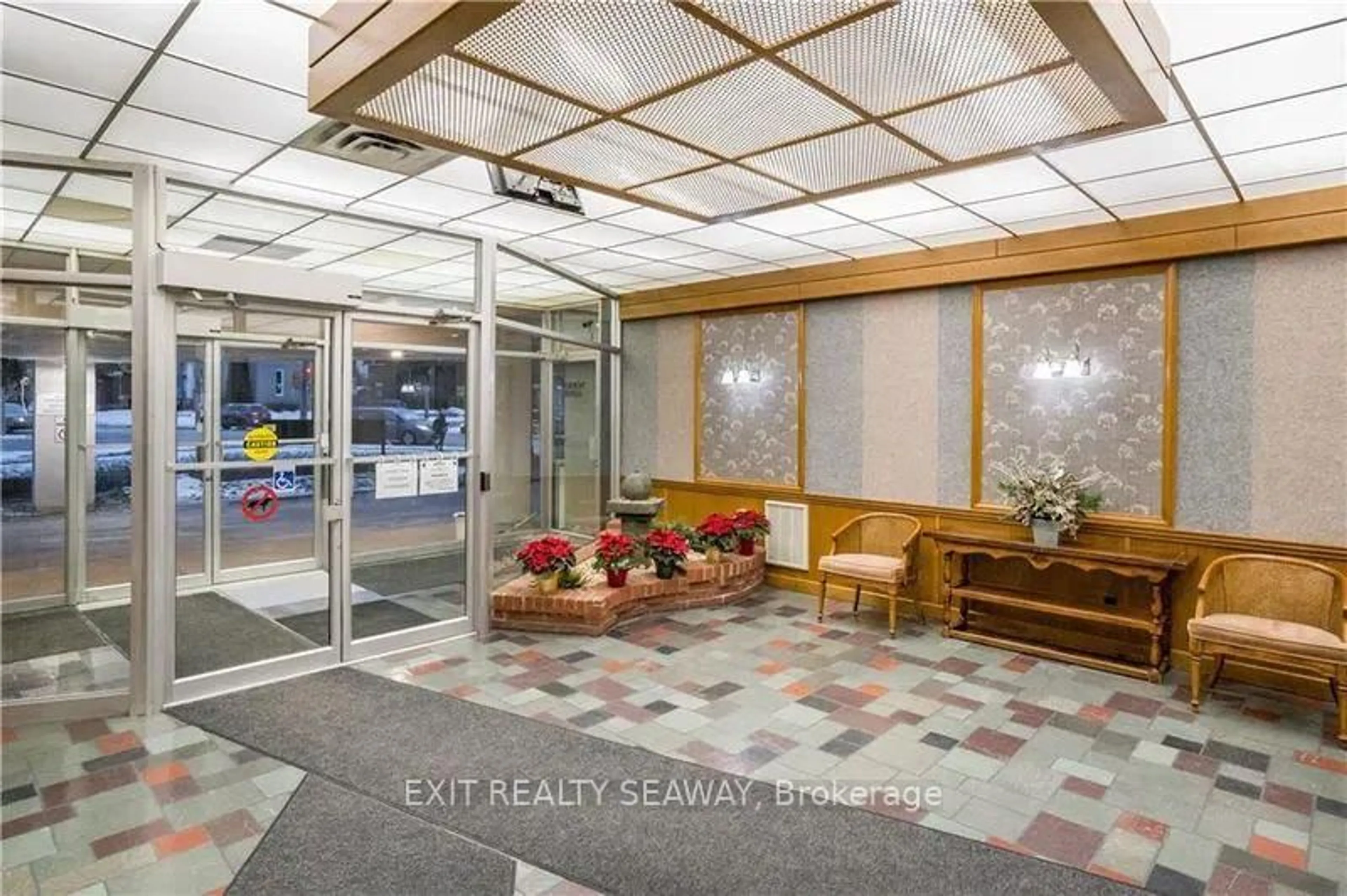 Lobby for 308 Second St #702, Cornwall Ontario K6H 1Y9