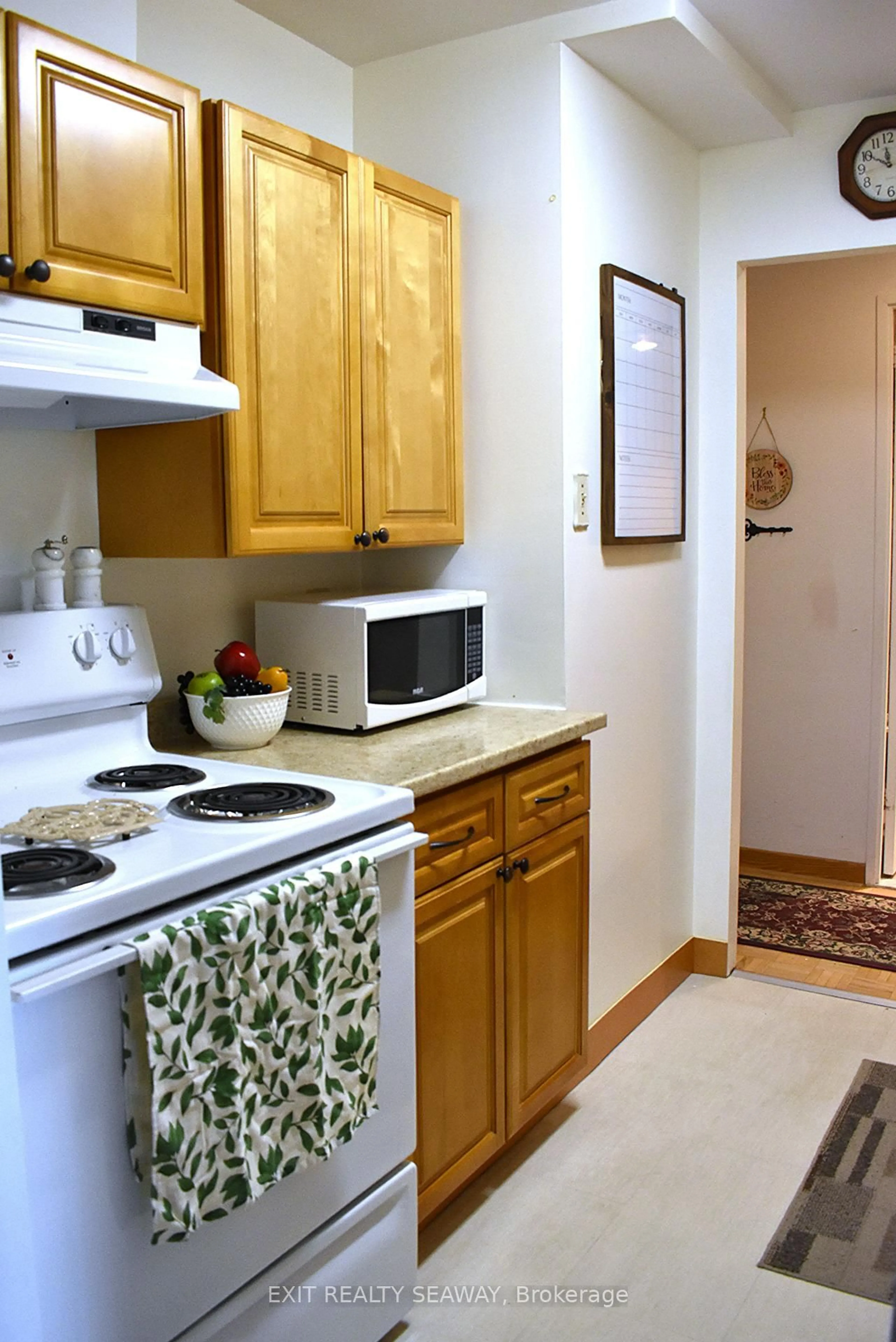 Standard kitchen, unknown for 308 Second St #702, Cornwall Ontario K6H 1Y9