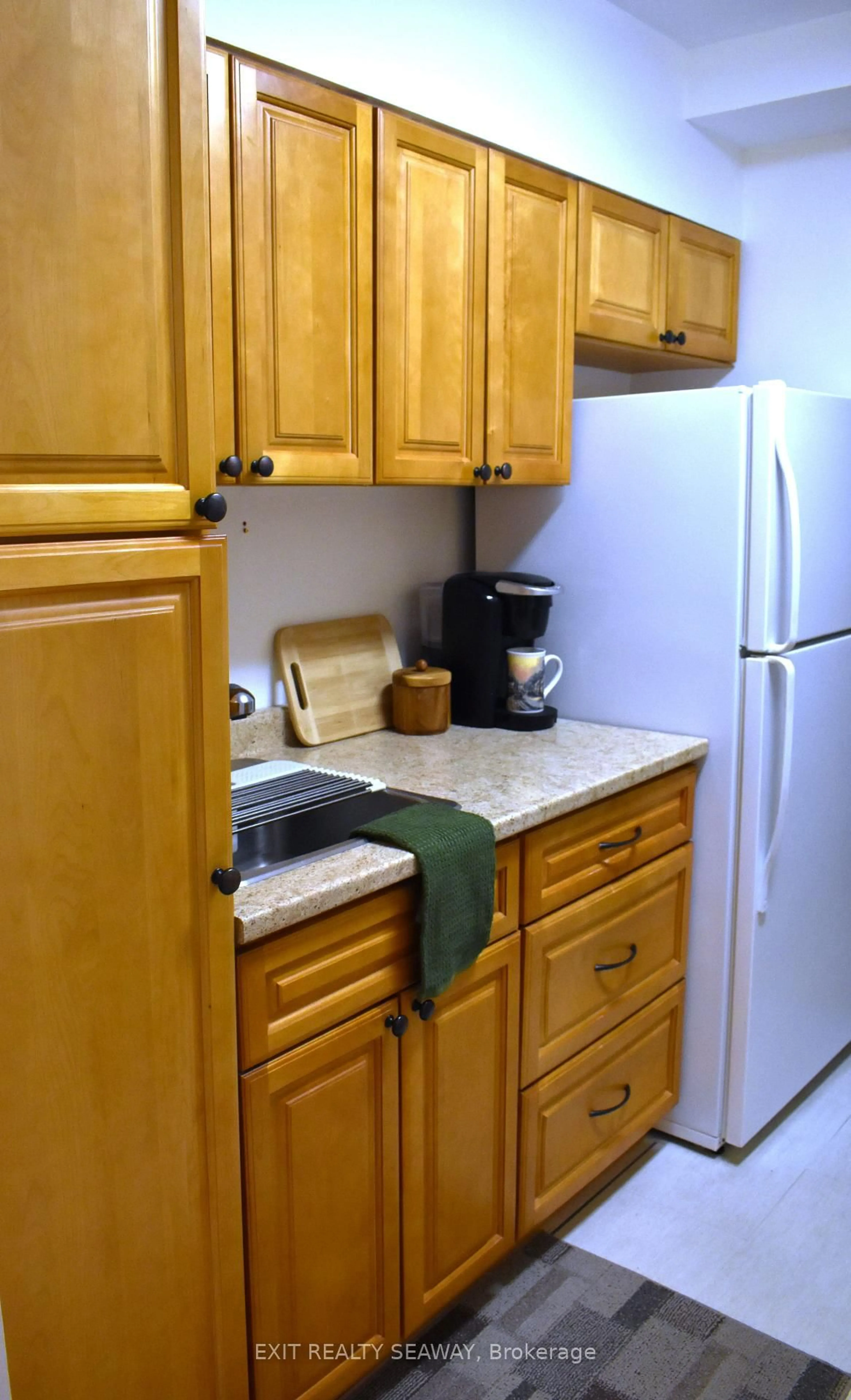 Standard kitchen, unknown for 308 Second St #702, Cornwall Ontario K6H 1Y9