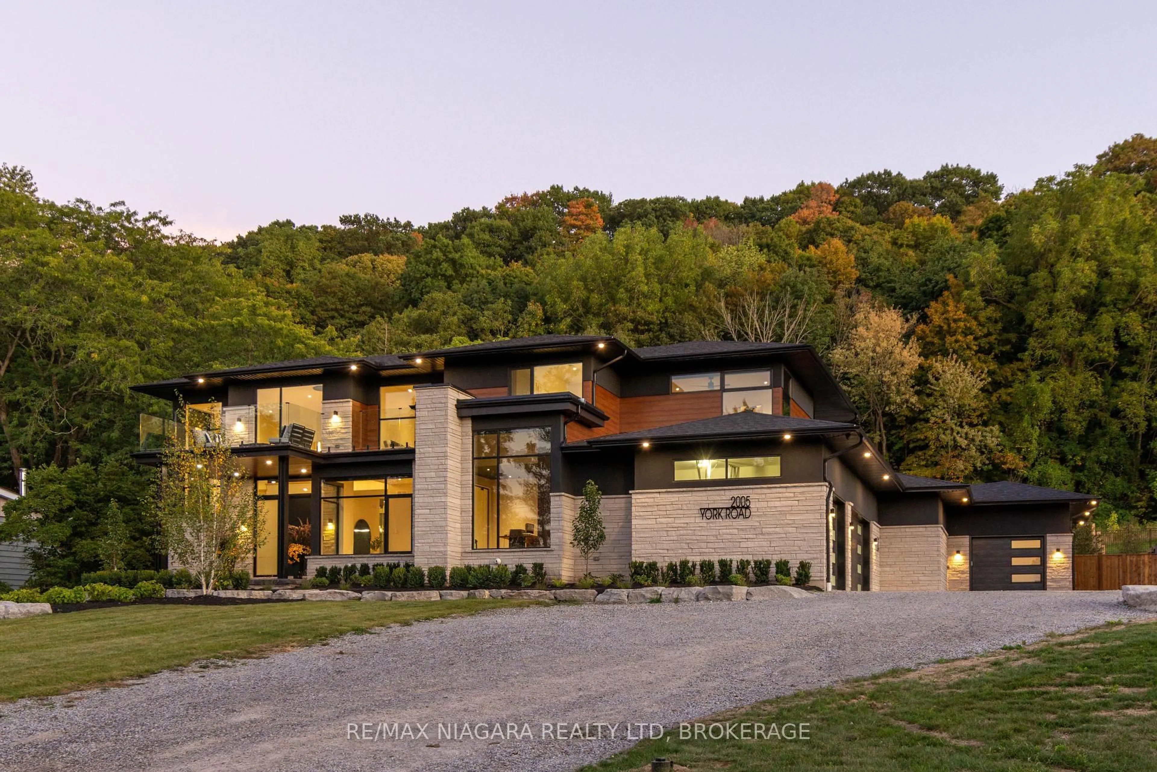 Home with brick exterior material, street for 2005 York Rd, Niagara-on-the-Lake Ontario L0S 1J0