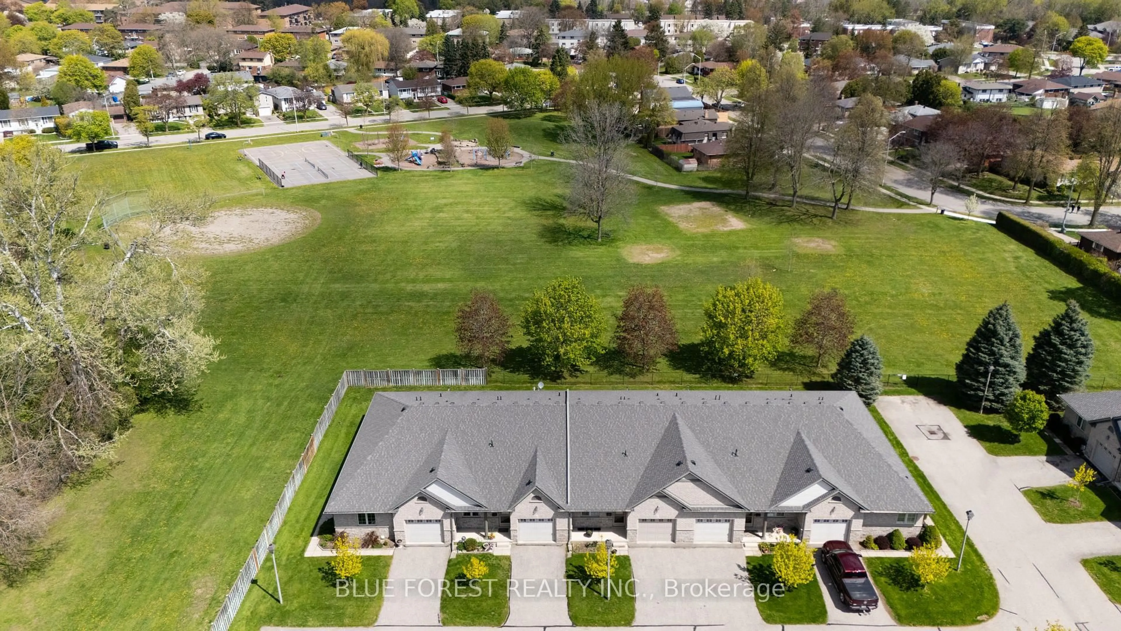 A pic from outside/outdoor area/front of a property/back of a property/a pic from drone, street for 948 Colborne St #2, Brantford Ontario N3S 3T4