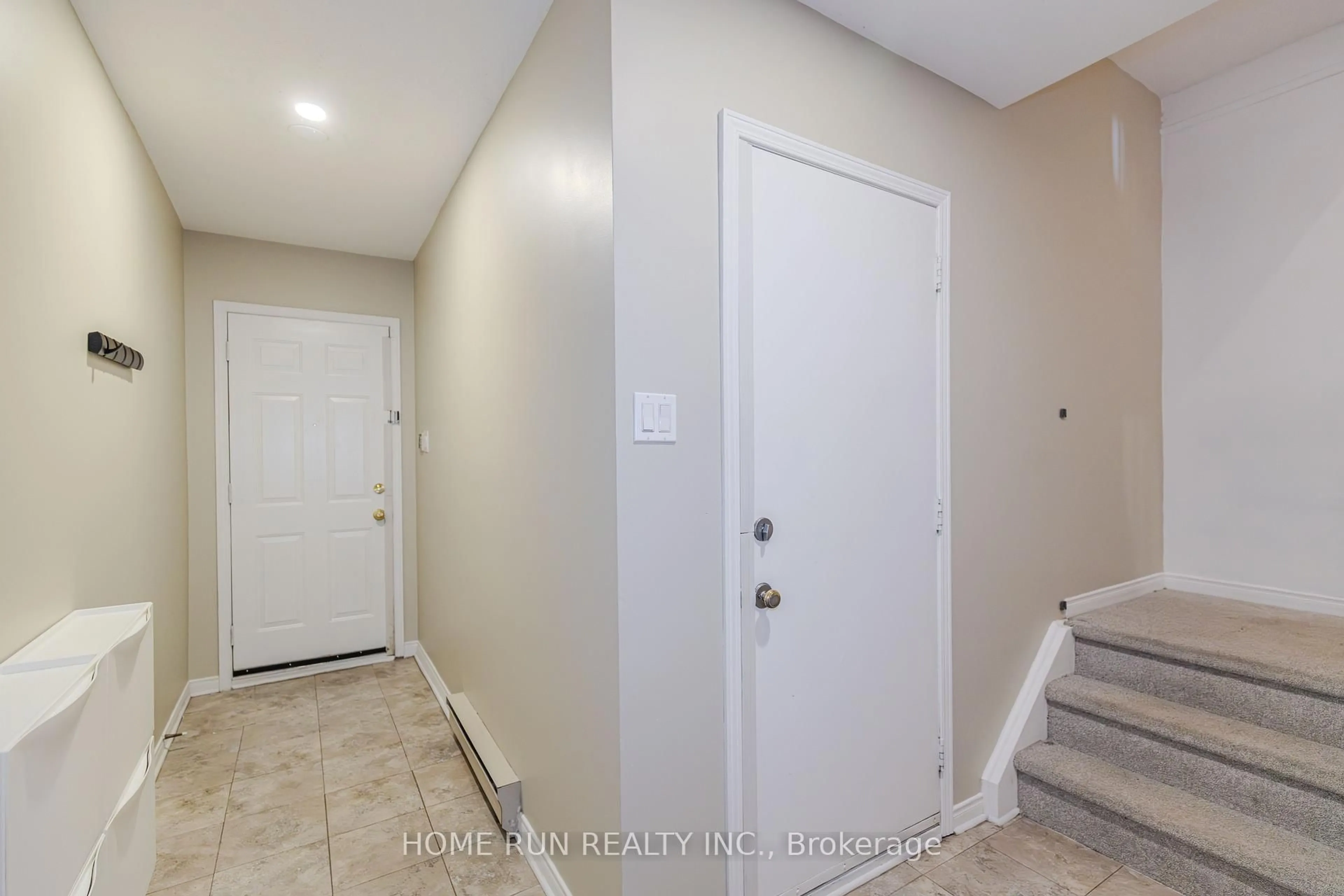 Indoor entryway for 2828 Richmond Rd #24, Ottawa Ontario K2B 8S1