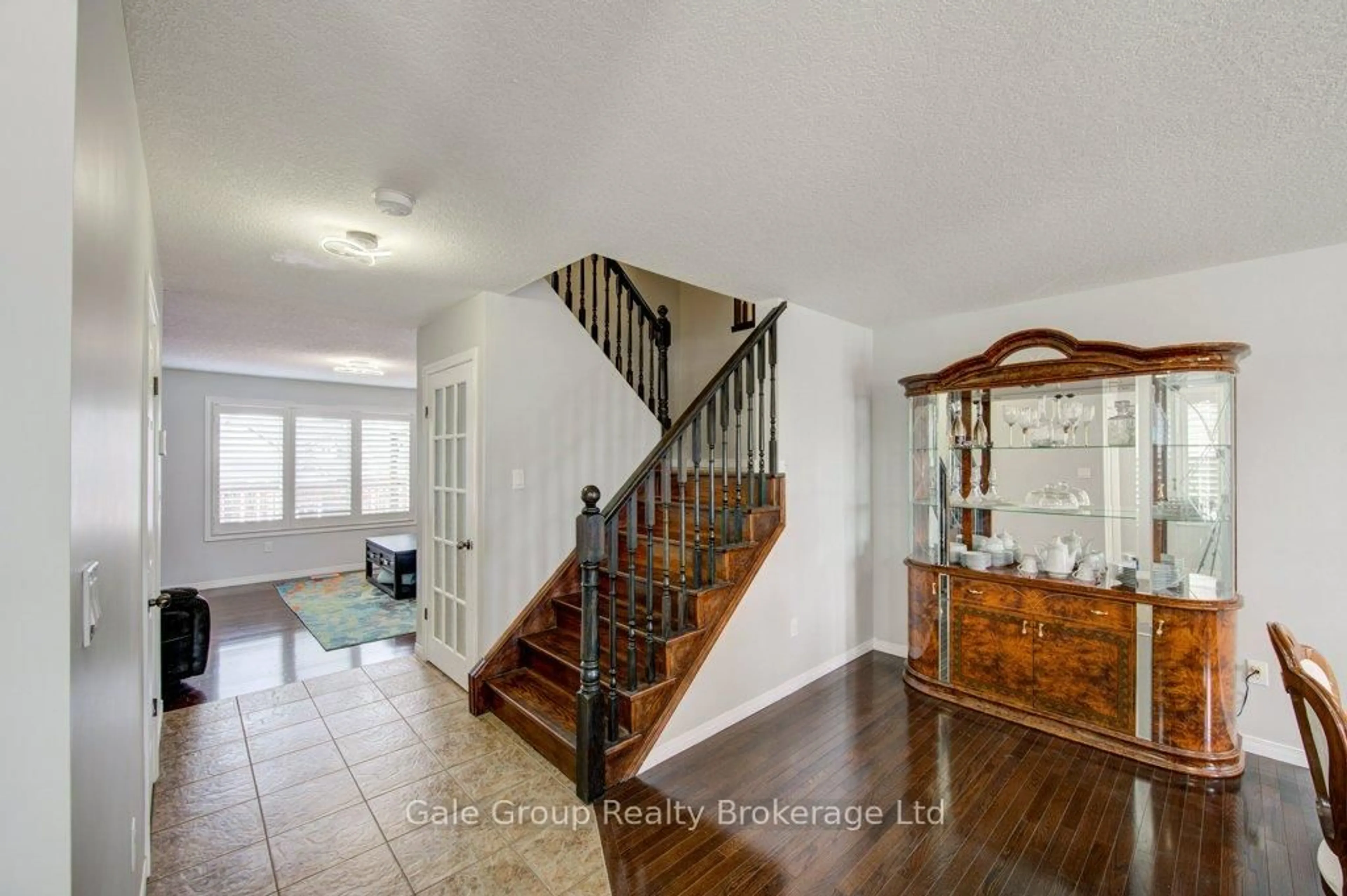 Indoor entryway for 386 Fairway Rd, Woodstock Ontario N4T 0E1
