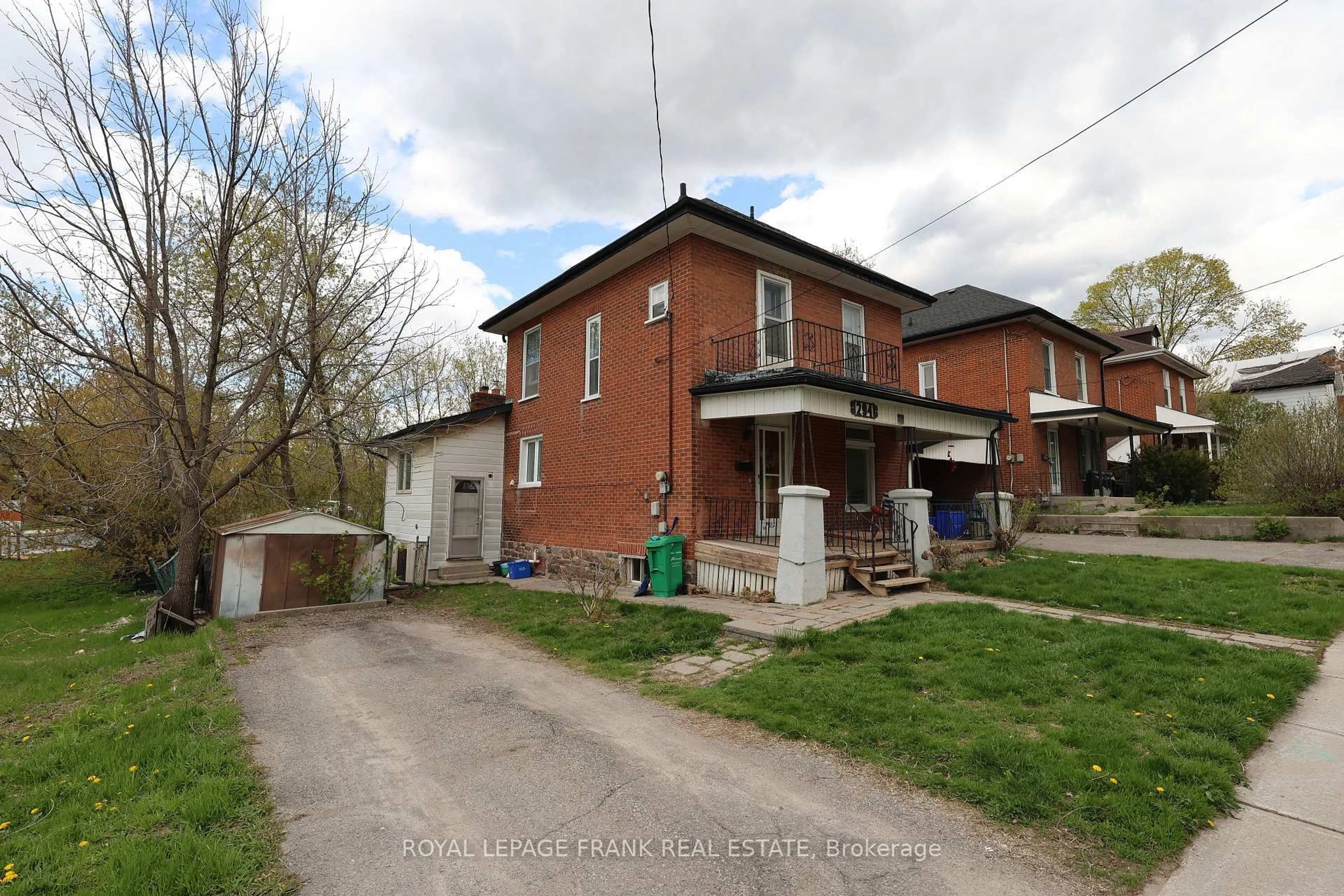 A pic from outside/outdoor area/front of a property/back of a property/a pic from drone, street for 294 Parkhill Rd, Peterborough Ontario K9H 3H7