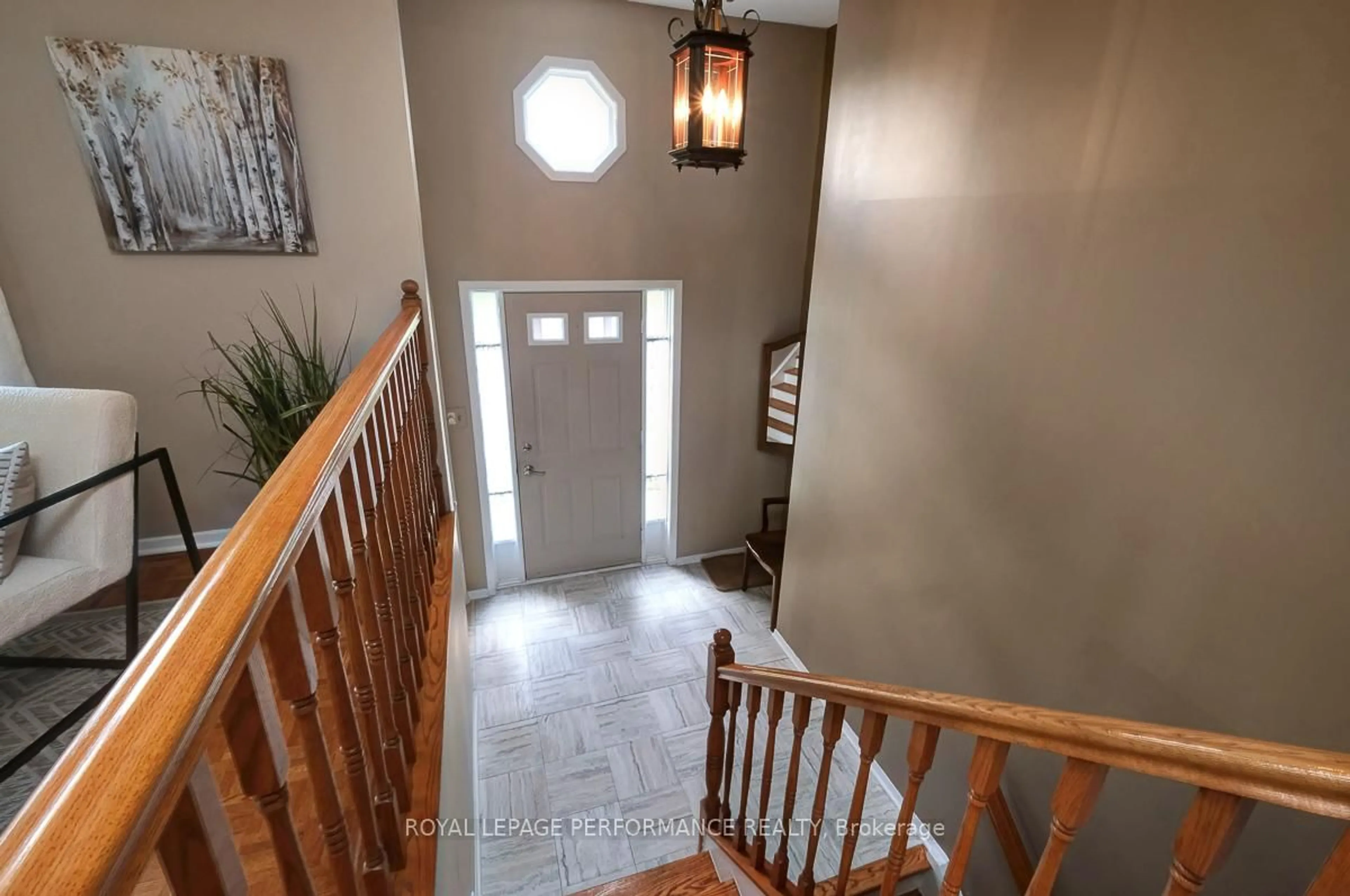 Indoor entryway for 13 Mcmurdo Crt, Ottawa Ontario K2E 5V8
