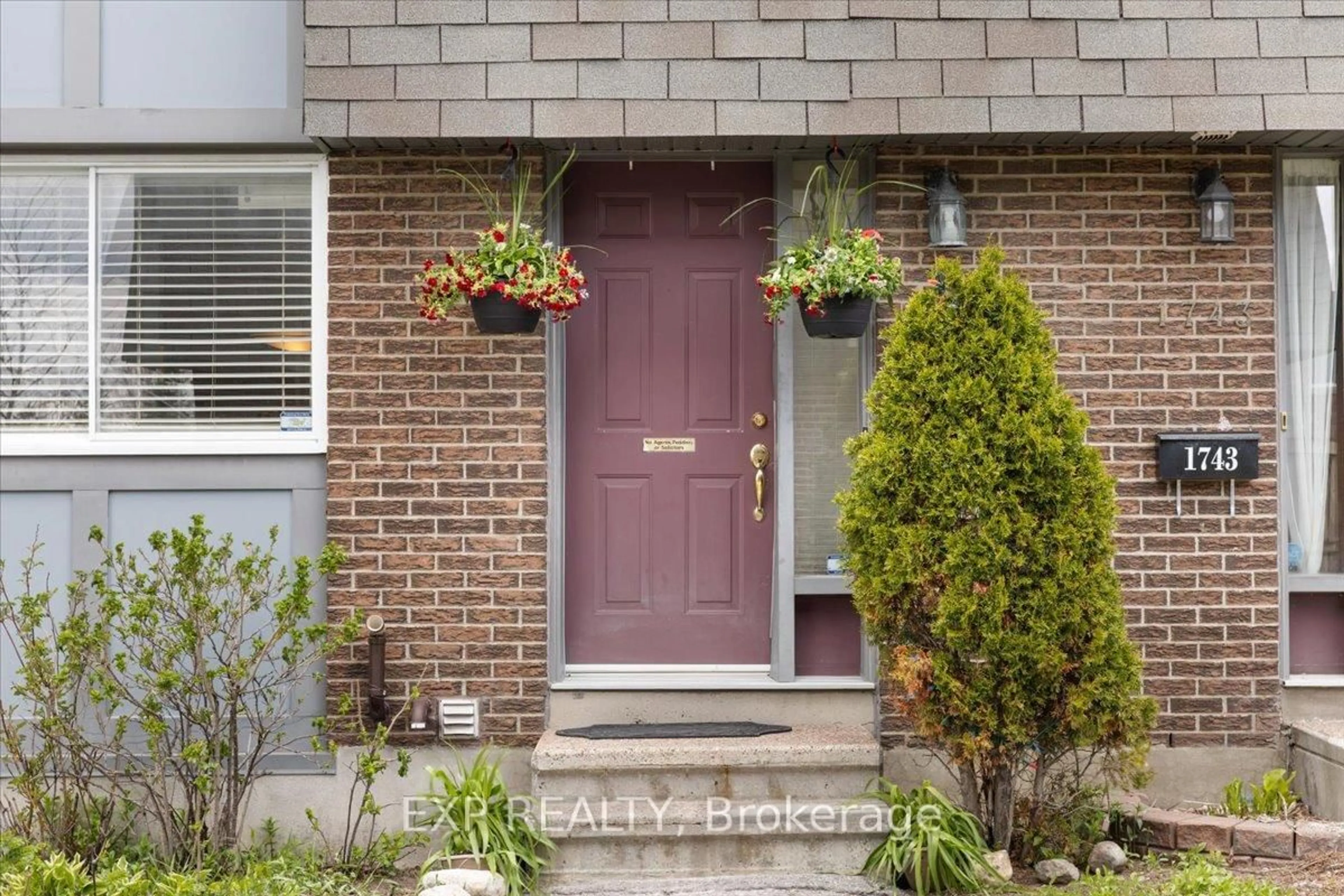 Indoor entryway for 1745 Heatherington Rd, Ottawa Ontario K1V 8T8