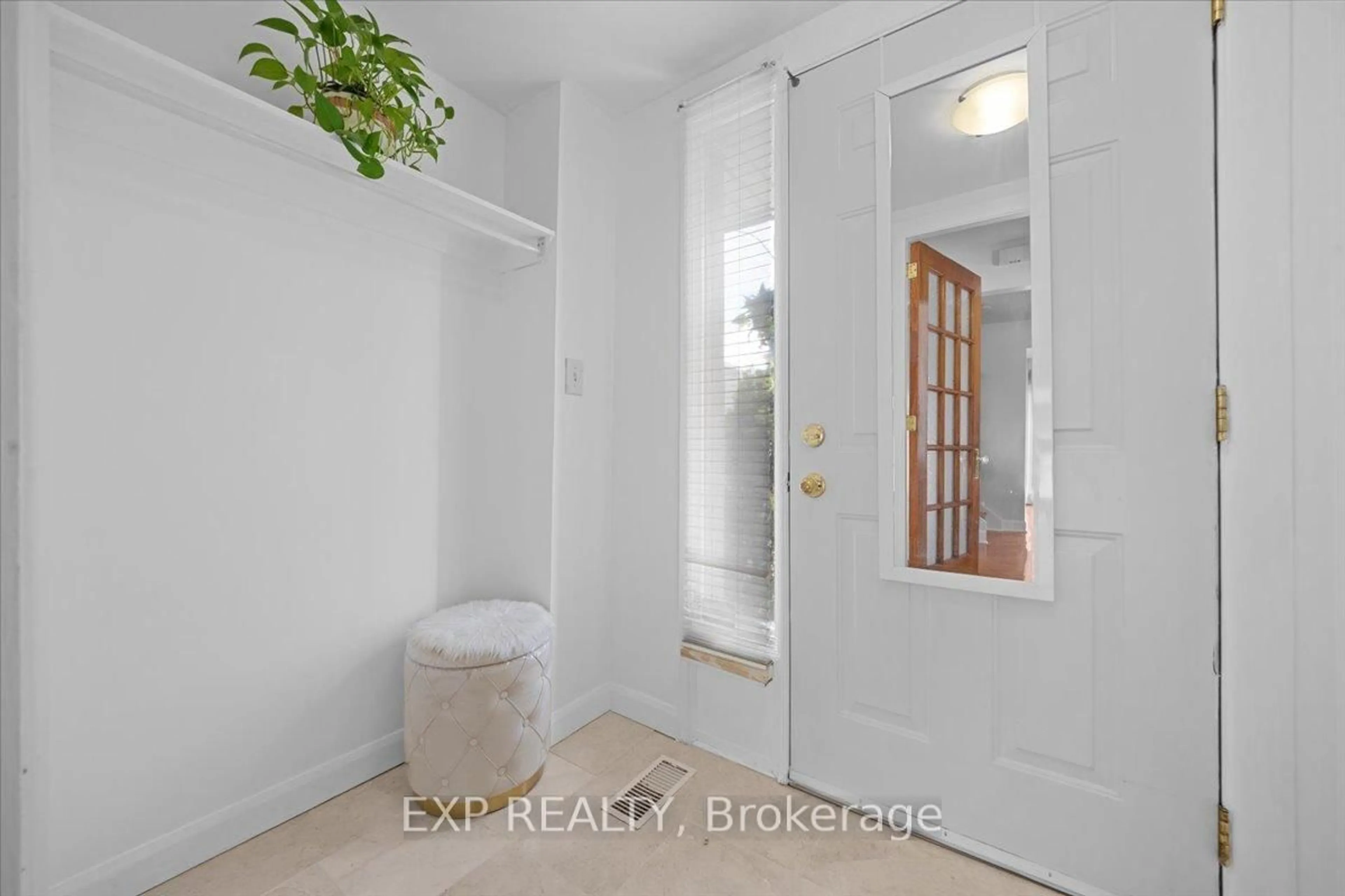Indoor entryway for 1745 Heatherington Rd, Ottawa Ontario K1V 8T8