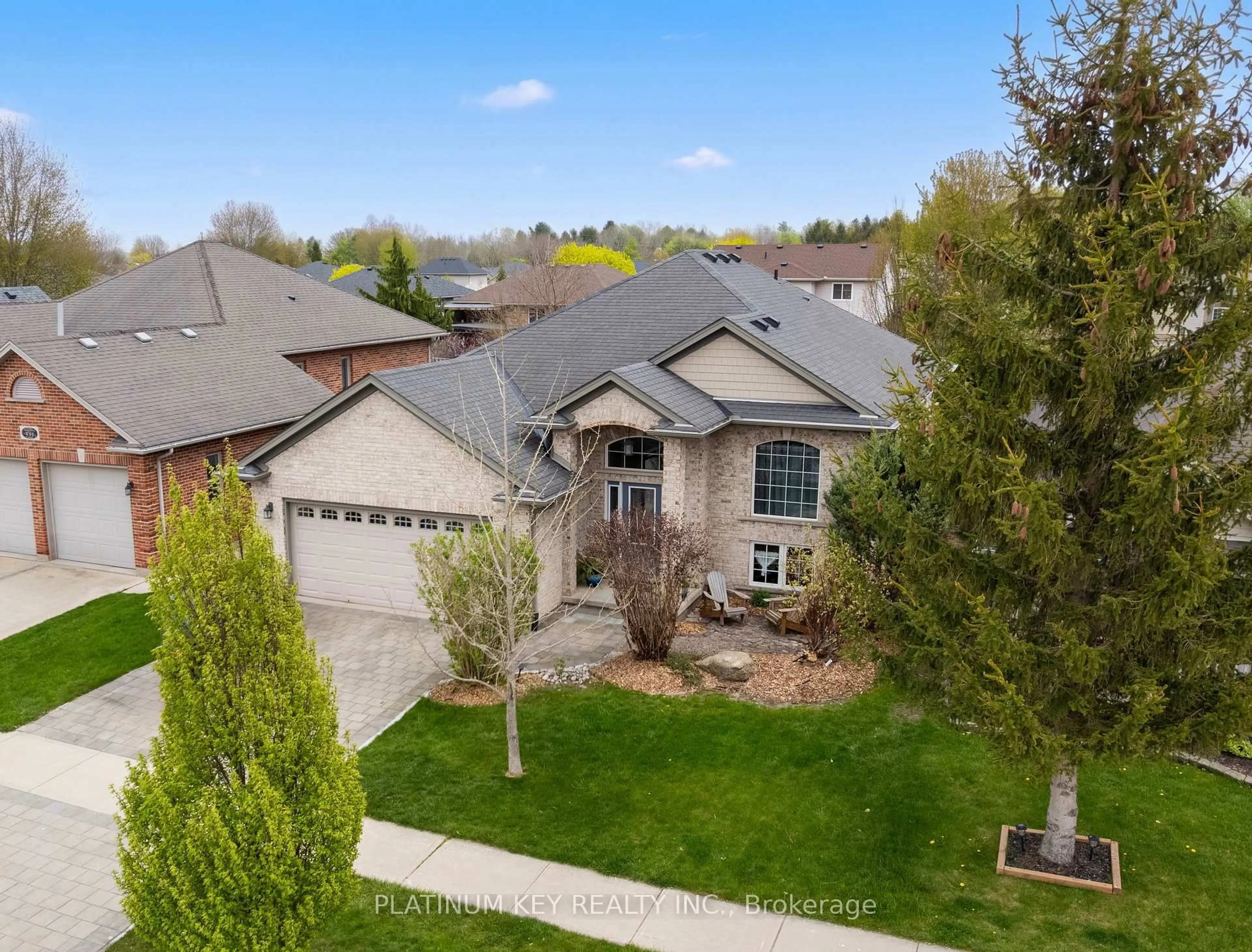 A pic from outside/outdoor area/front of a property/back of a property/a pic from drone, street for 531 Darcy Dr, Strathroy-Caradoc Ontario N7G 4L1