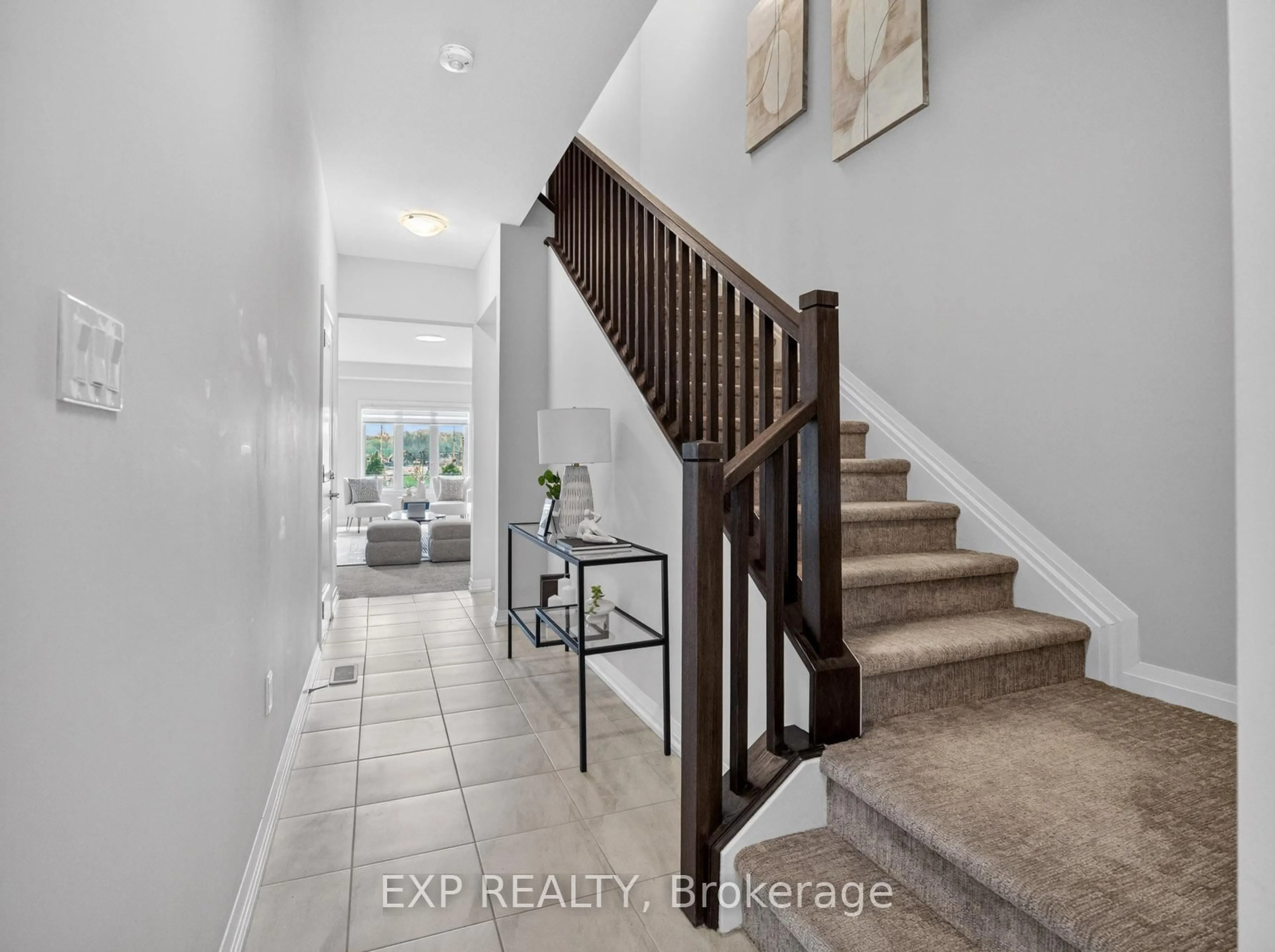 Indoor entryway for 7372 MARVEL Dr, Niagara Falls Ontario L2H 3V5