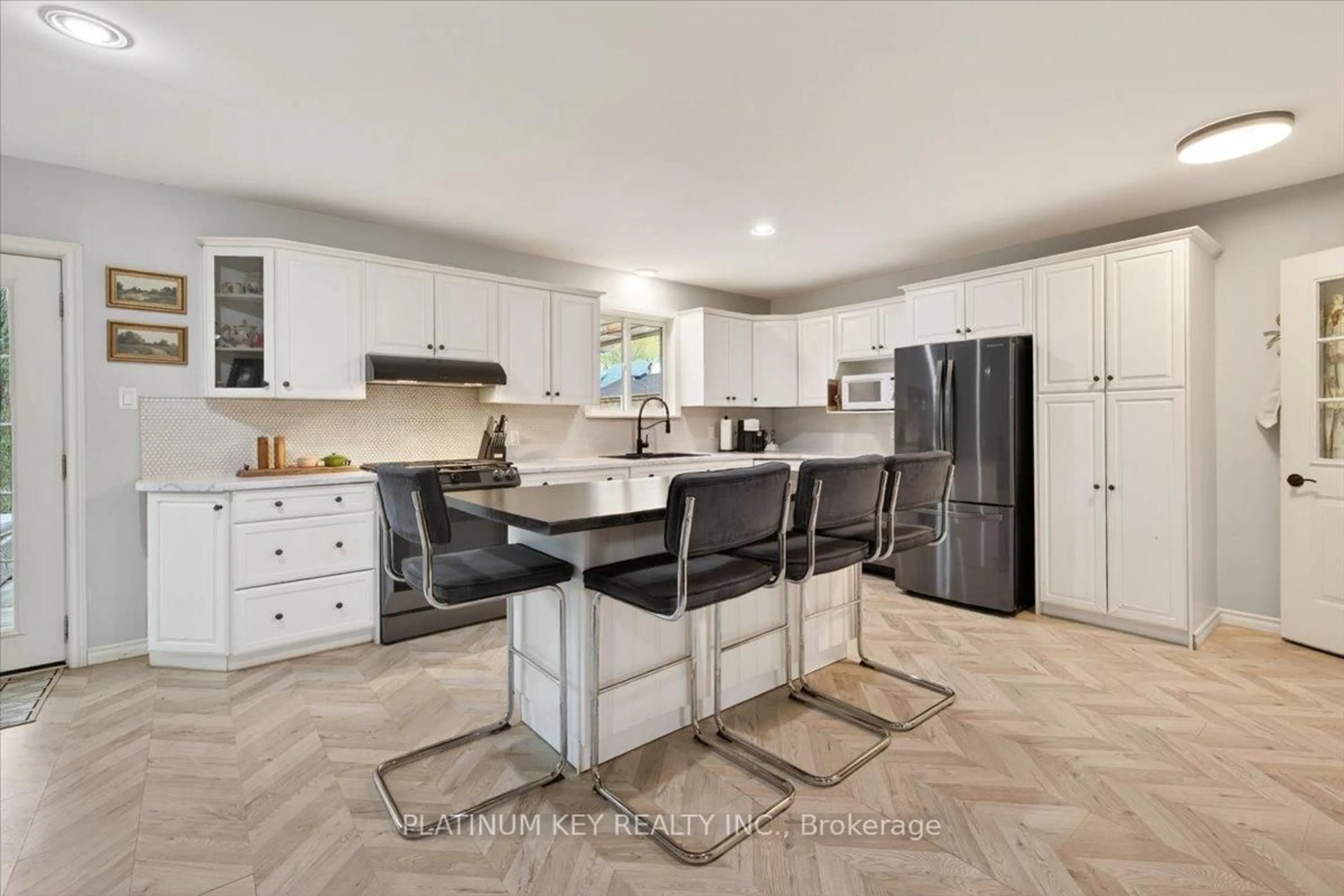 Open concept kitchen, ceramic/tile floor for 175 Nancy St, Dutton/Dunwich Ontario N0L 1J0
