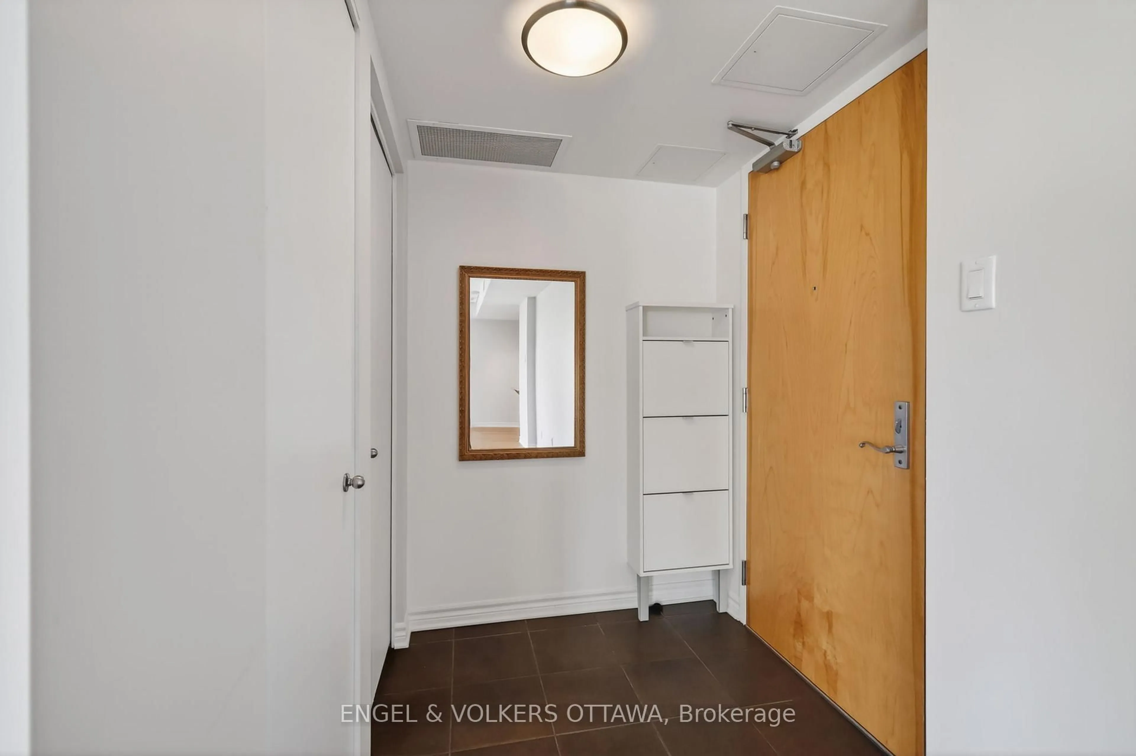 Unknown for 250 Lett St #521, Ottawa Ontario K1R 0A8