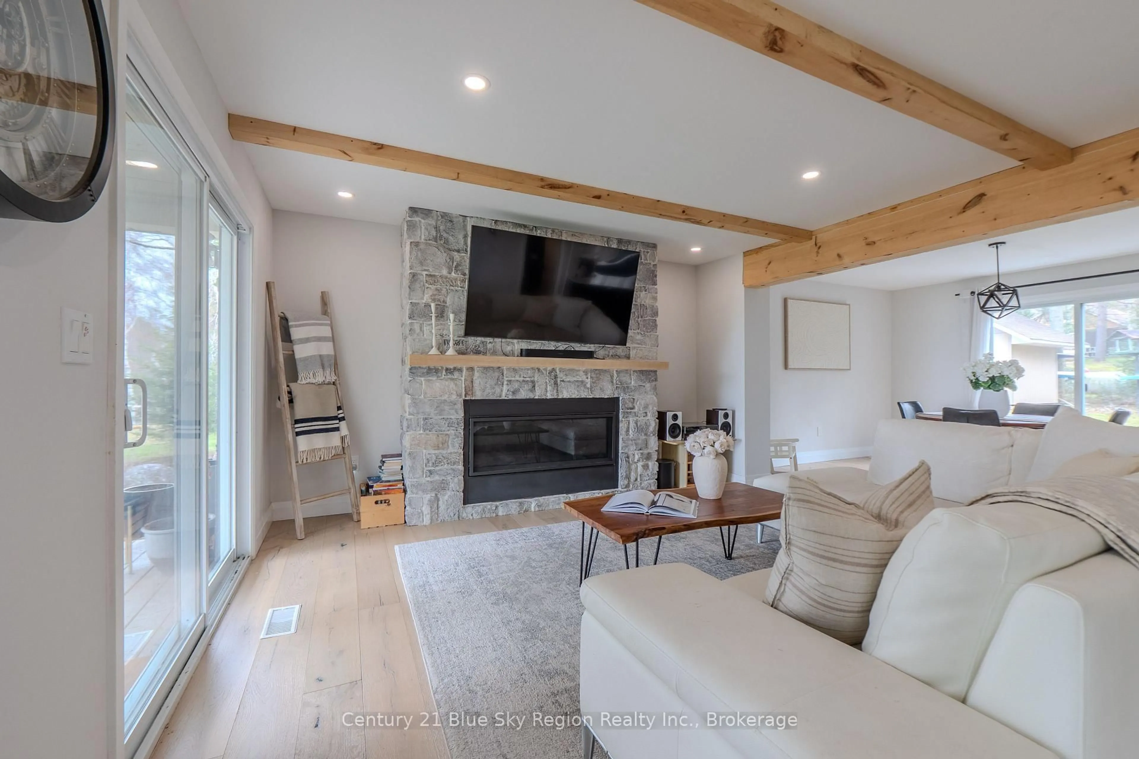 Living room with furniture, unknown for 64 Ninovan Rd, Callander Ontario P1B 8Z4